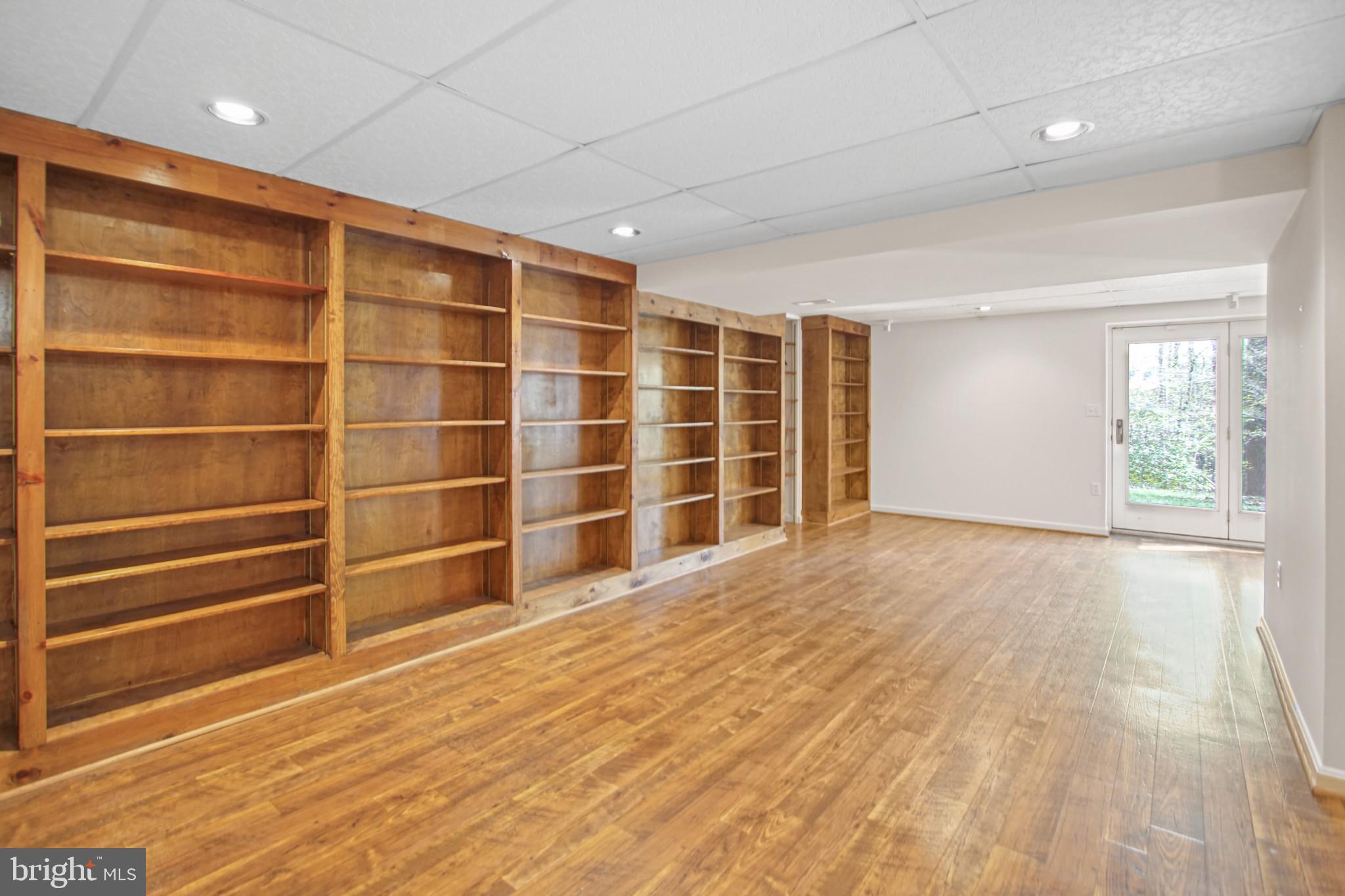 DUMONT OAKS - Residential