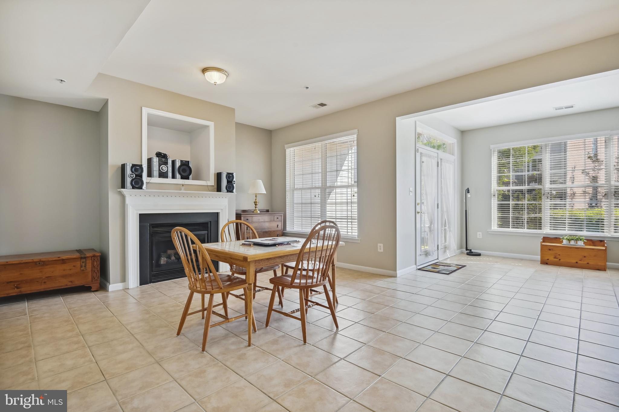 SOUTH RIVER COLONY - Residential