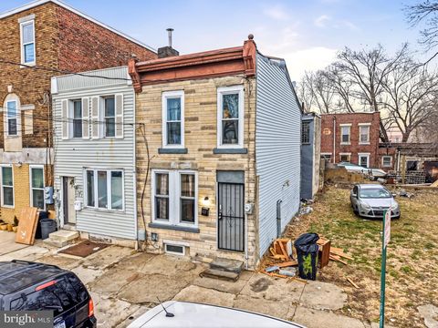 Townhouse For Sale - 305 Pine Street<br/> CAMDEN, NJ 08103