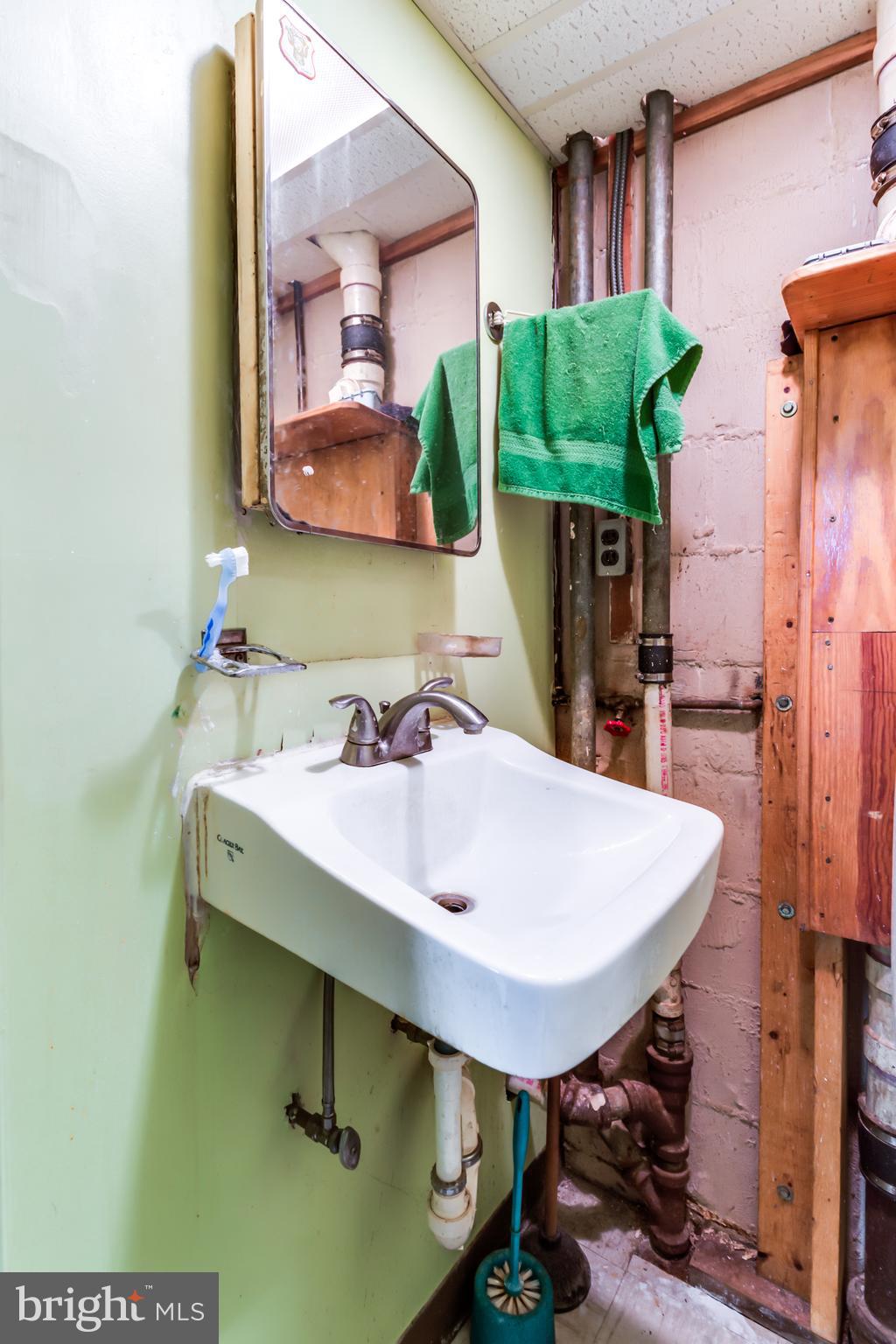 TEMPLE HILLS - Residential