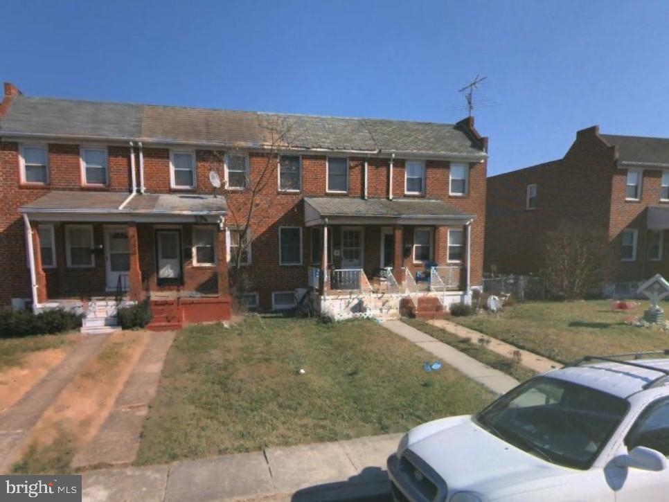 ONLINE AUCTION: Bidding begins 08/22/2025 @ 10:00 AM. Bidding ends 08/26/2025 @ 11:30 AM. List Price is Suggested Opening Bid. Deposit: $15,000.
Situated in the Bayview/Joseph Lee neighborhood, this townhouse sits within comfortable proximity of Graceland Park offering expansive recreation, including fields, a pool, and an observatory. Other notable facilities close to this property are the John Hopkins Bayview Medical Center and Eastpoint Mall. It has easy access to major traffic arteries like I-95, ensuring efficient travel throughout the region. This property is currently occupied. Family members in the process of moving out (maybe in 3 weeks time).