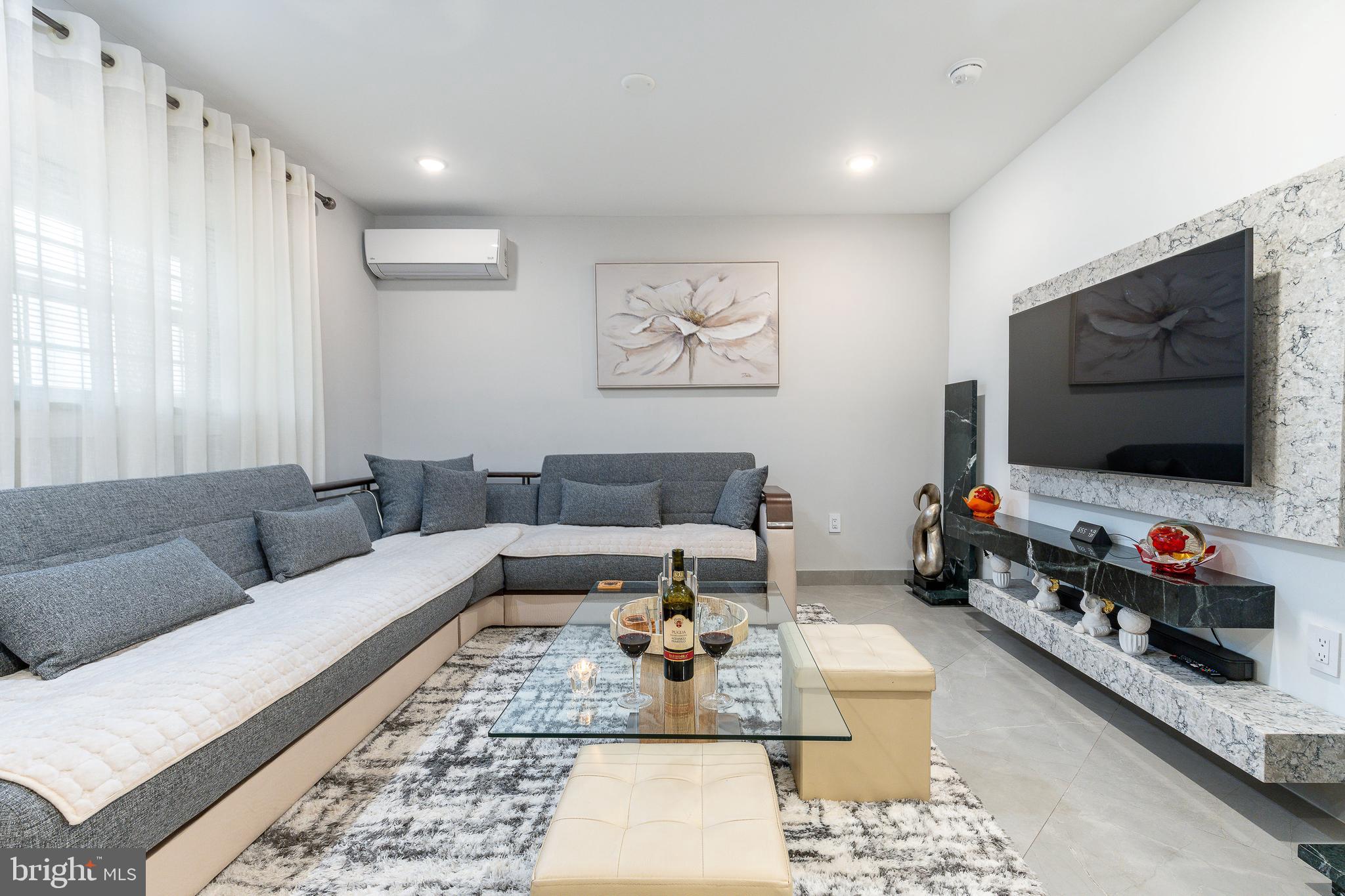 LEVITTOWN - Residential