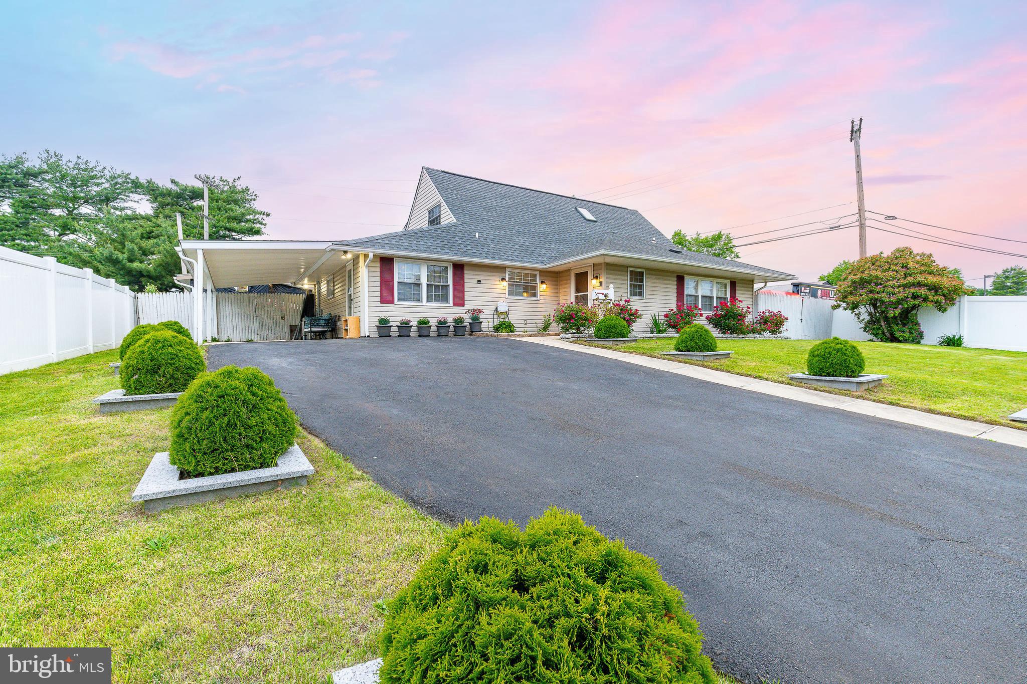 LEVITTOWN - Residential