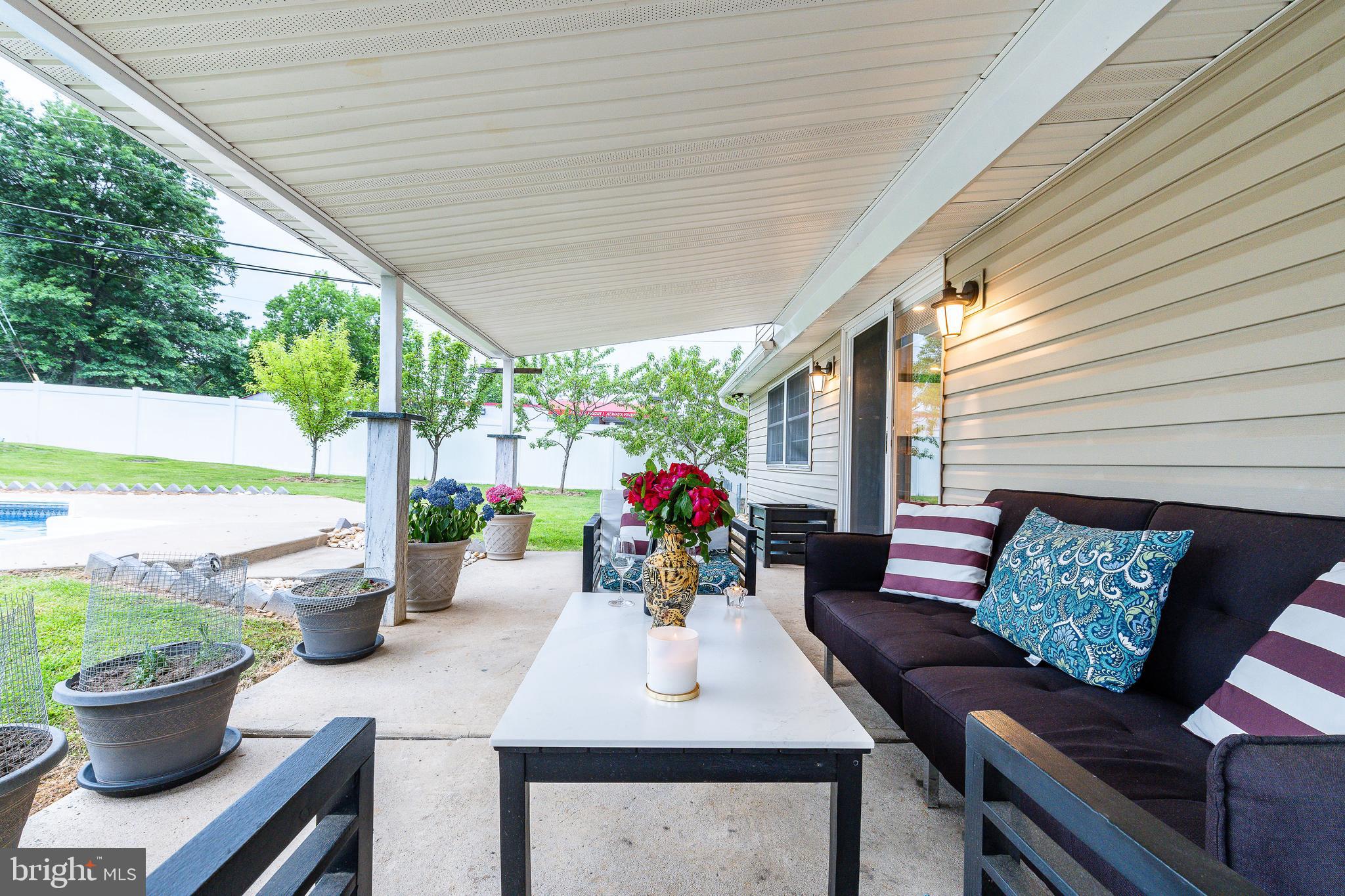 LEVITTOWN - Residential