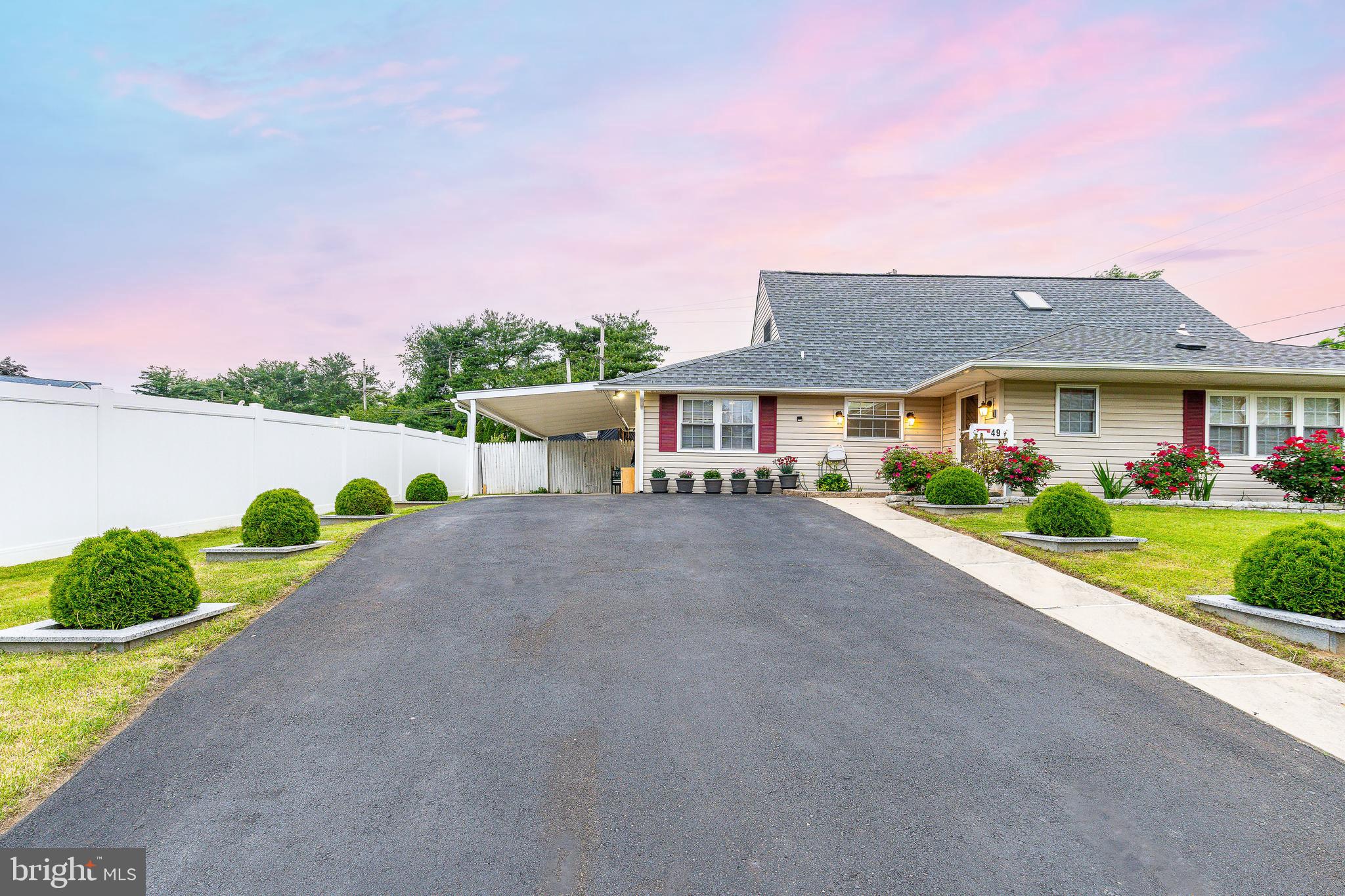 LEVITTOWN - Residential