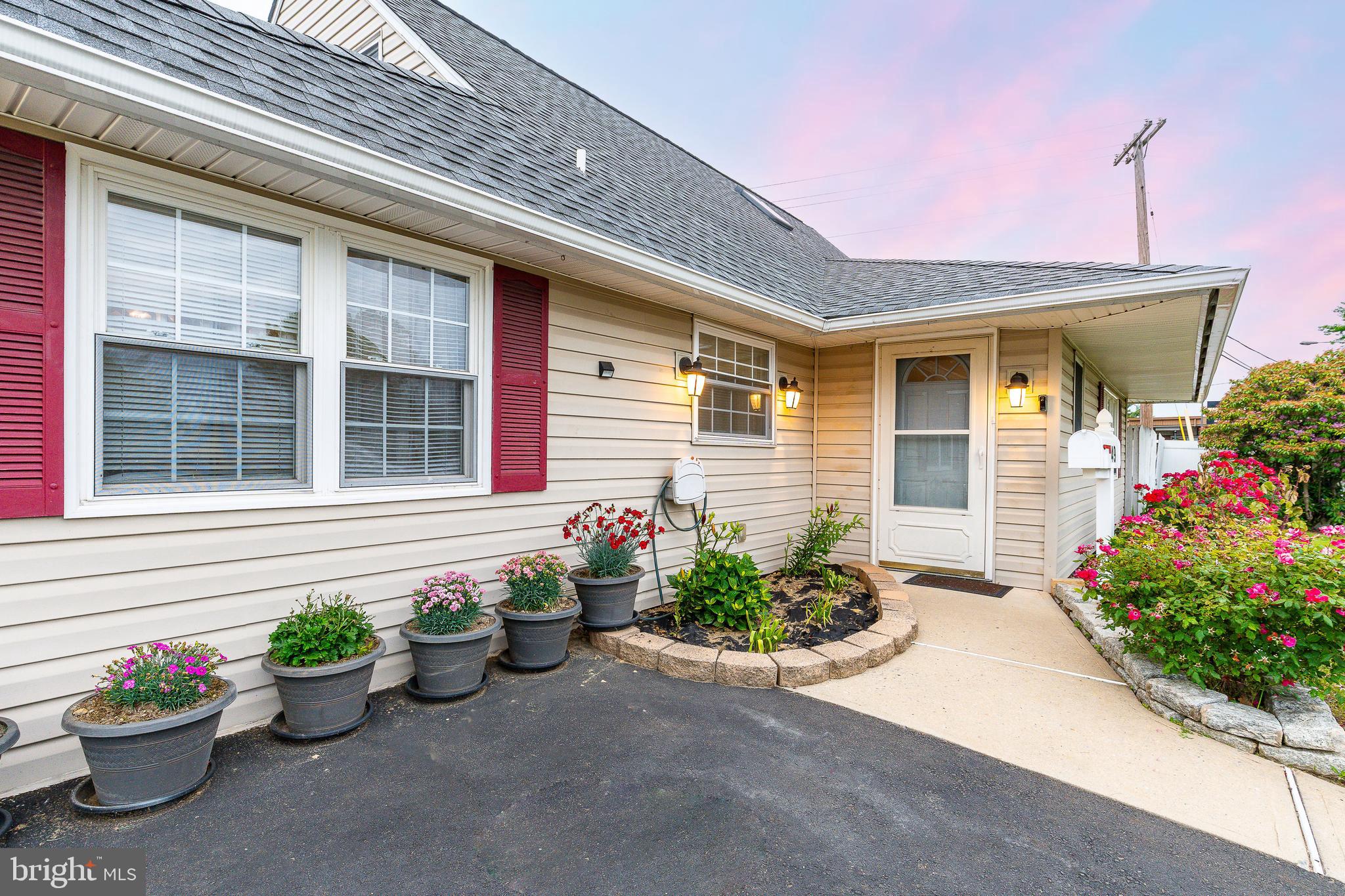 LEVITTOWN - Residential