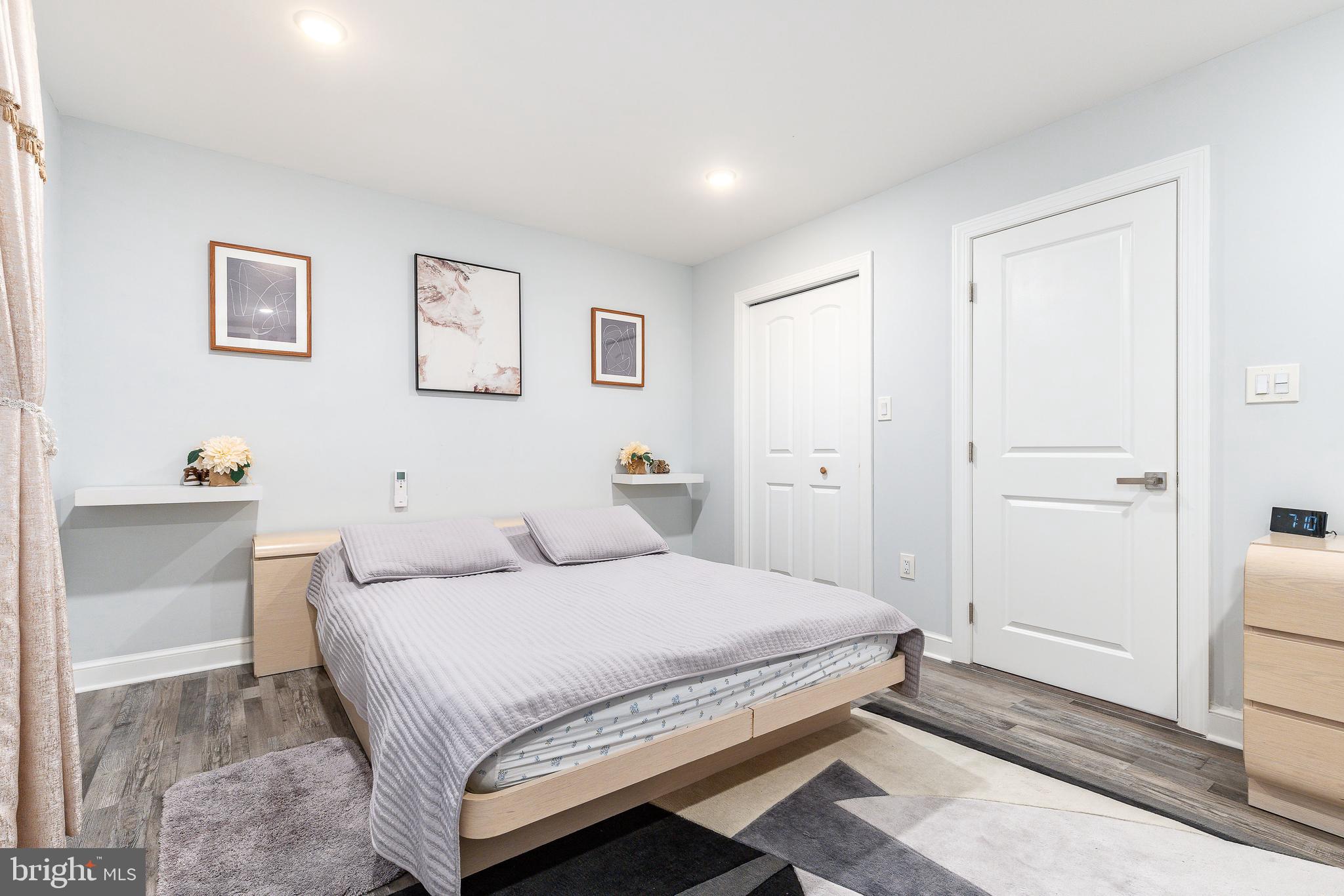 LEVITTOWN - Residential