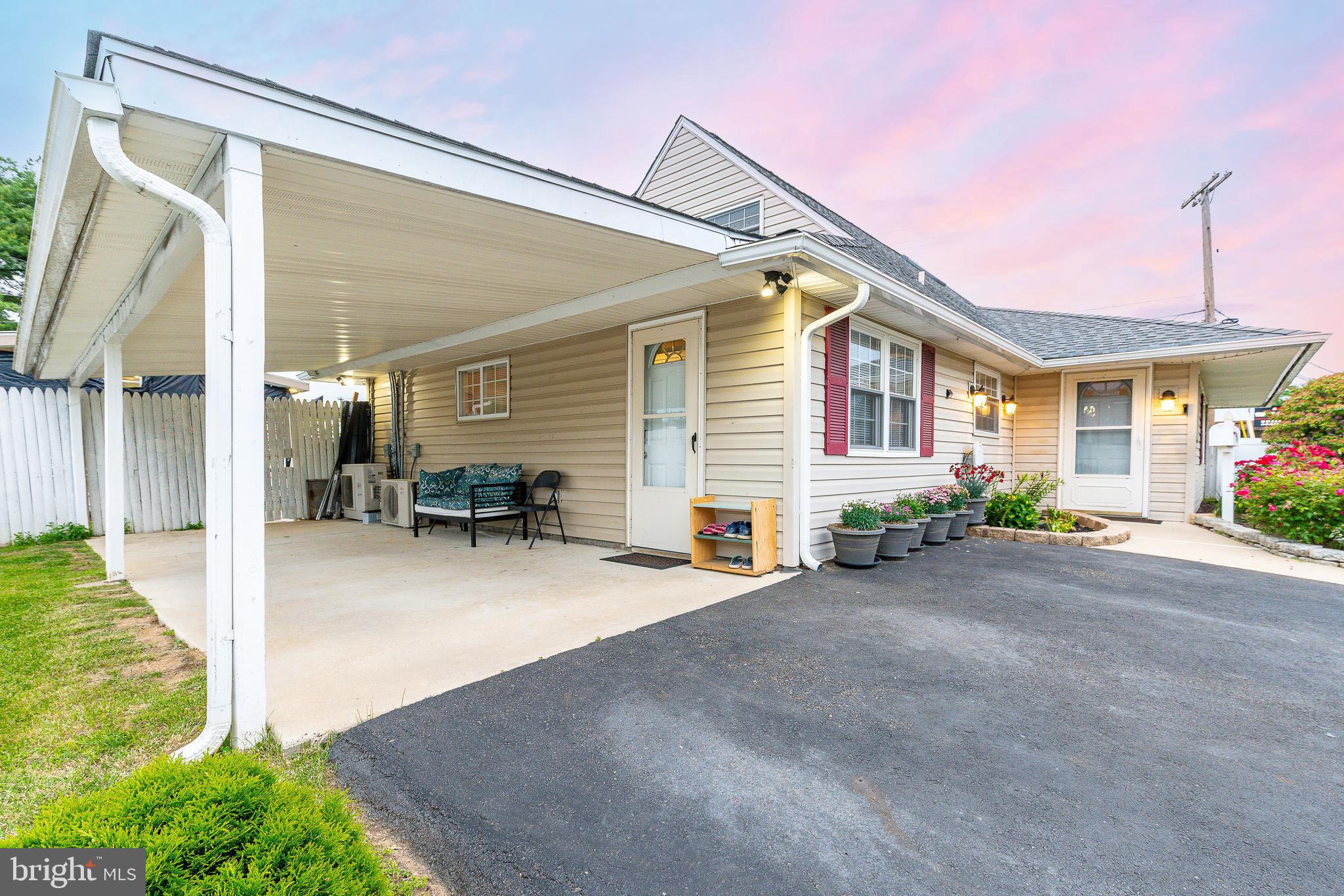 LEVITTOWN - Residential