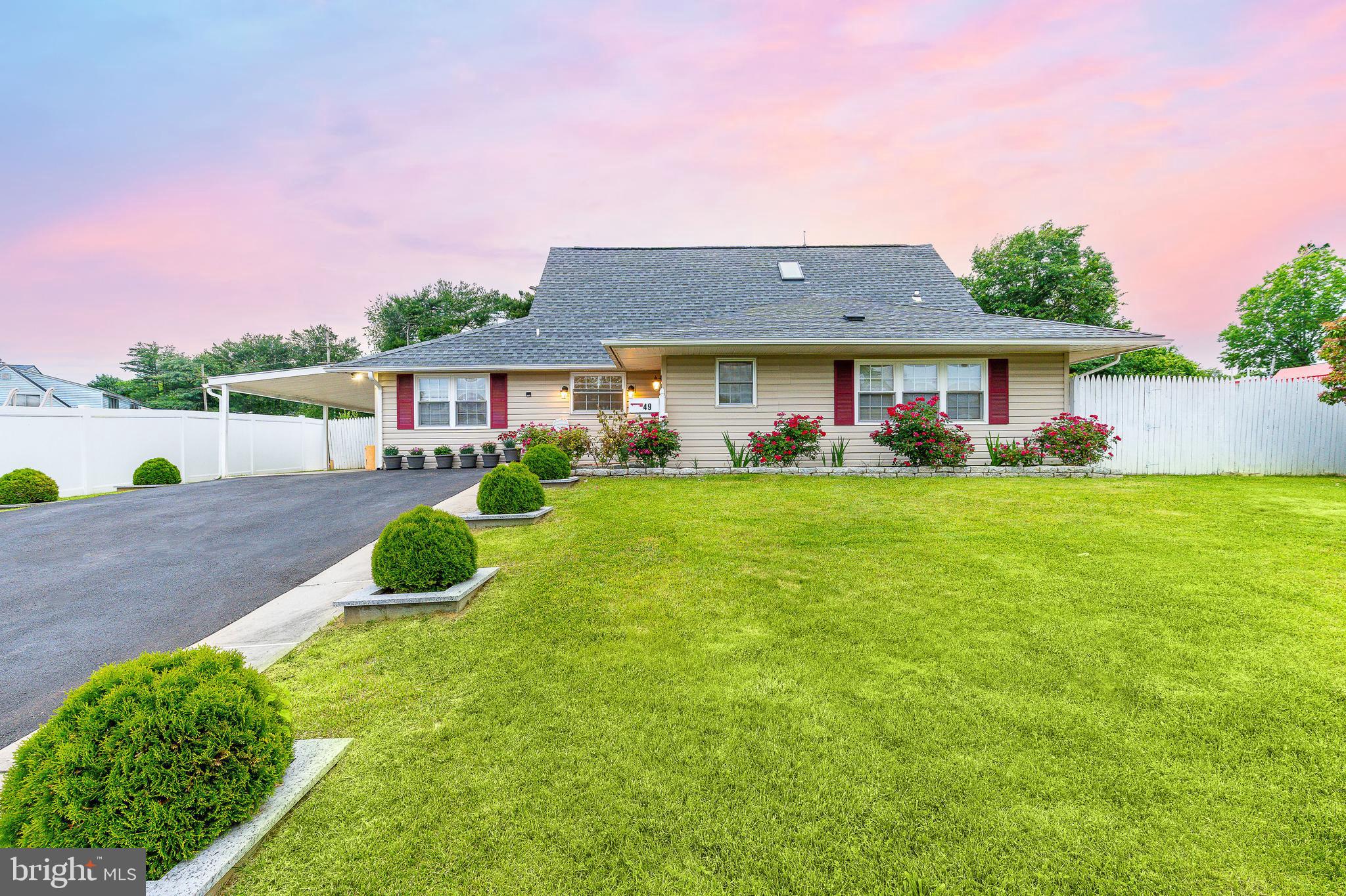 LEVITTOWN - Residential