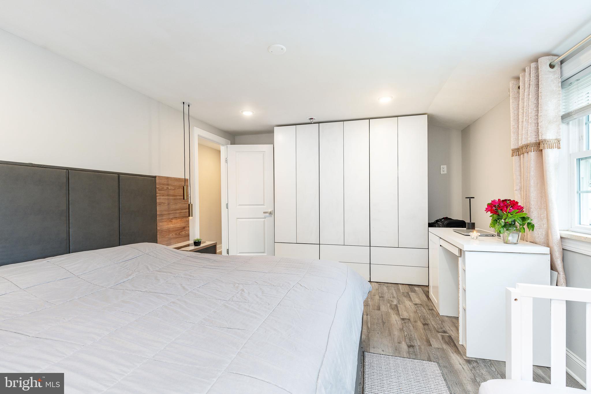 LEVITTOWN - Residential