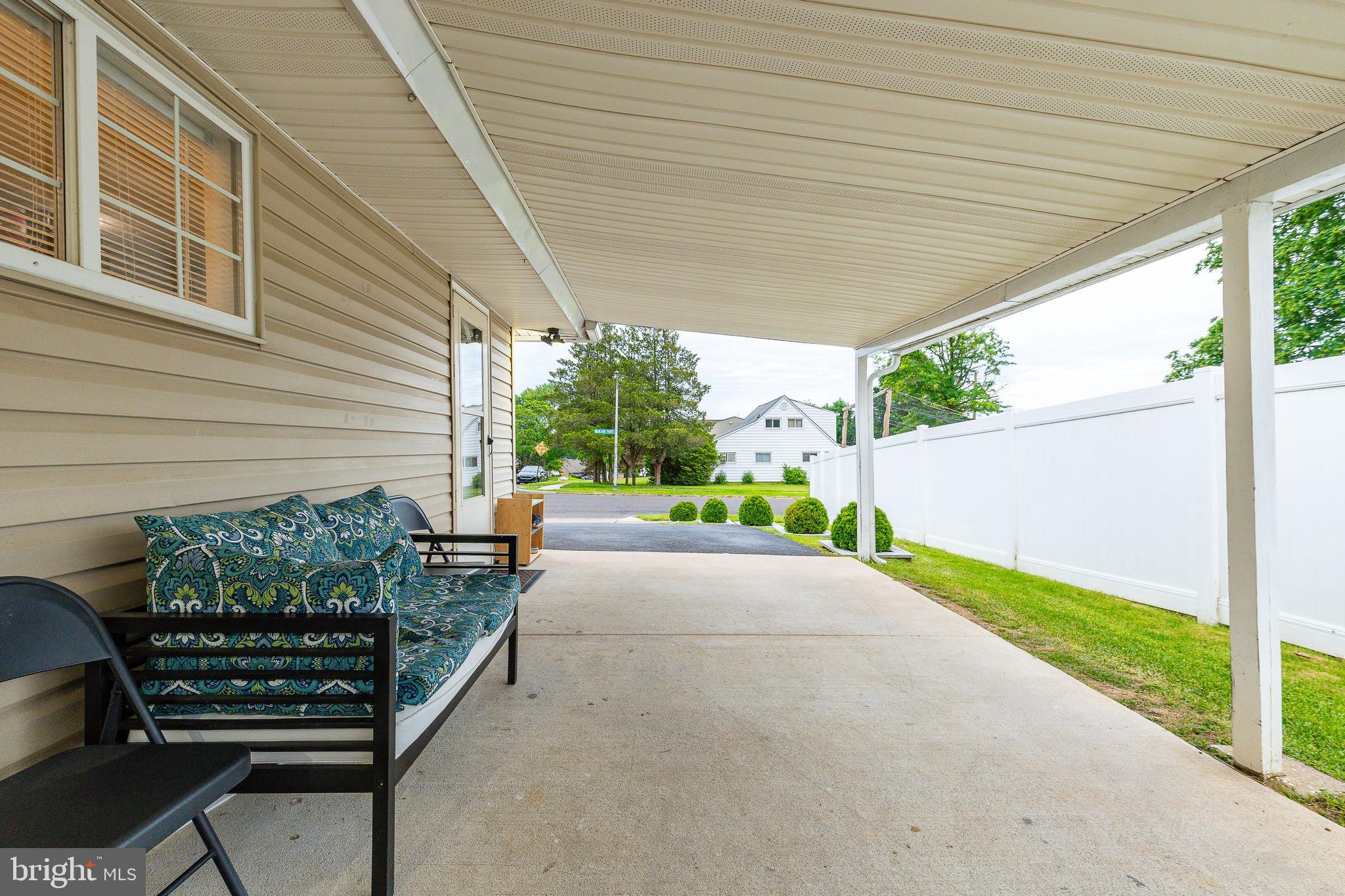 LEVITTOWN - Residential