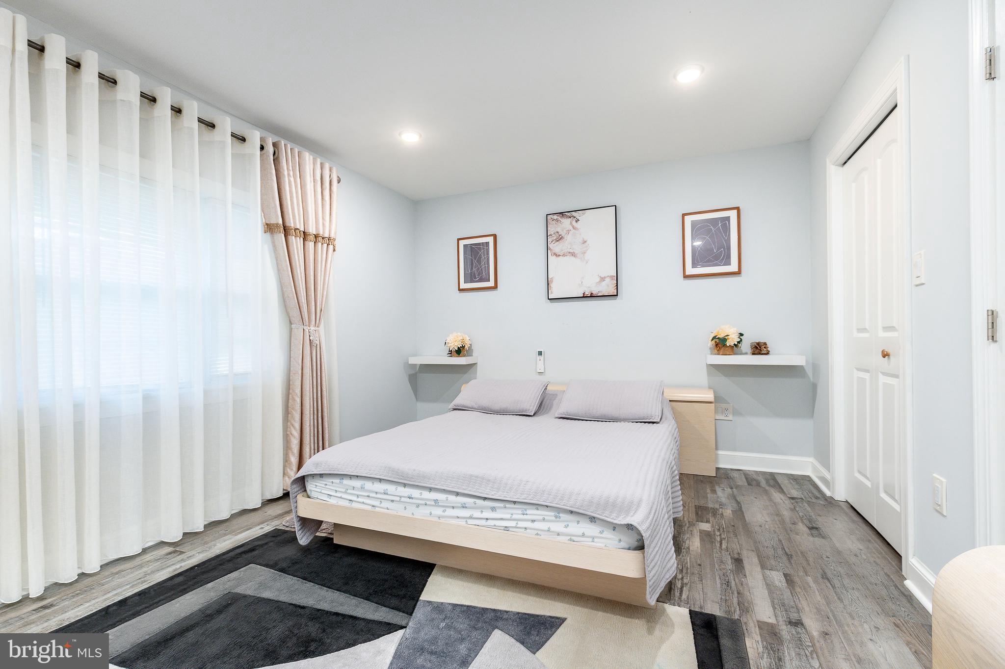 LEVITTOWN - Residential