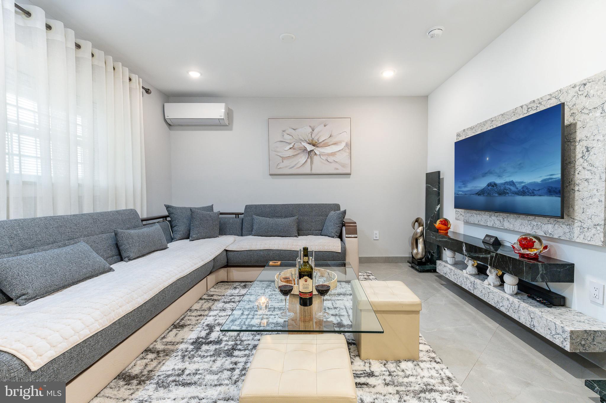 LEVITTOWN - Residential