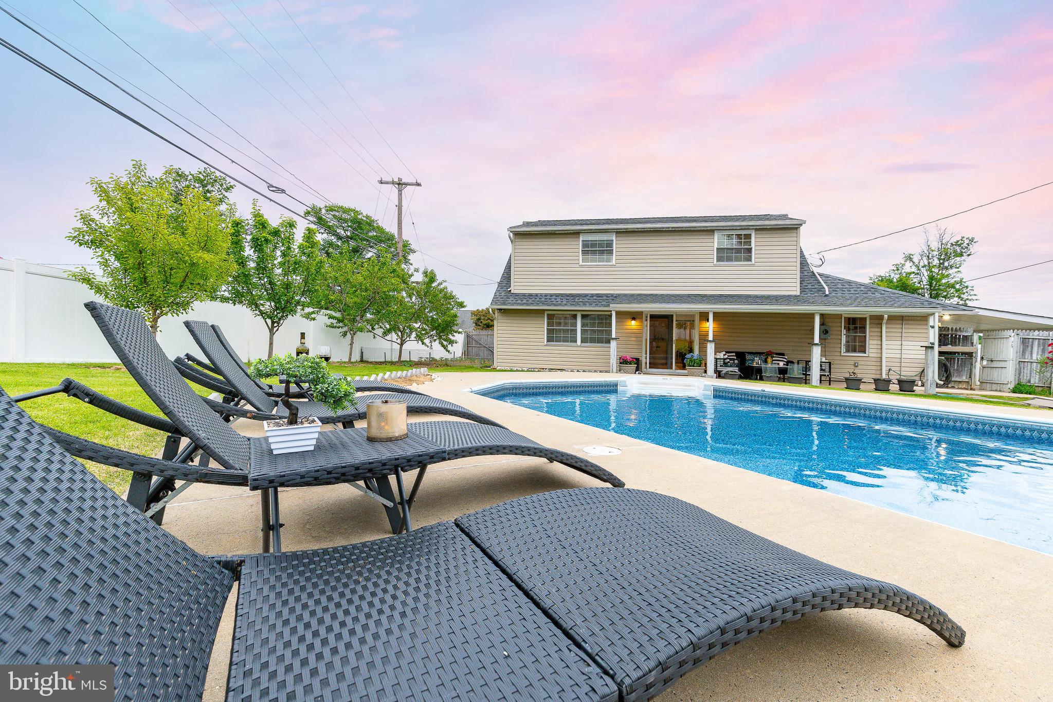 LEVITTOWN - Residential