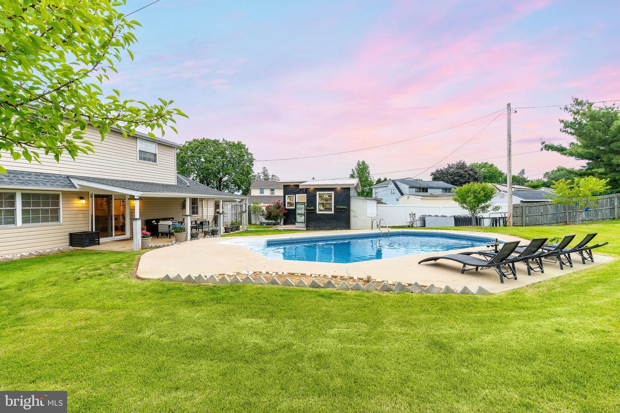 LEVITTOWN - Residential