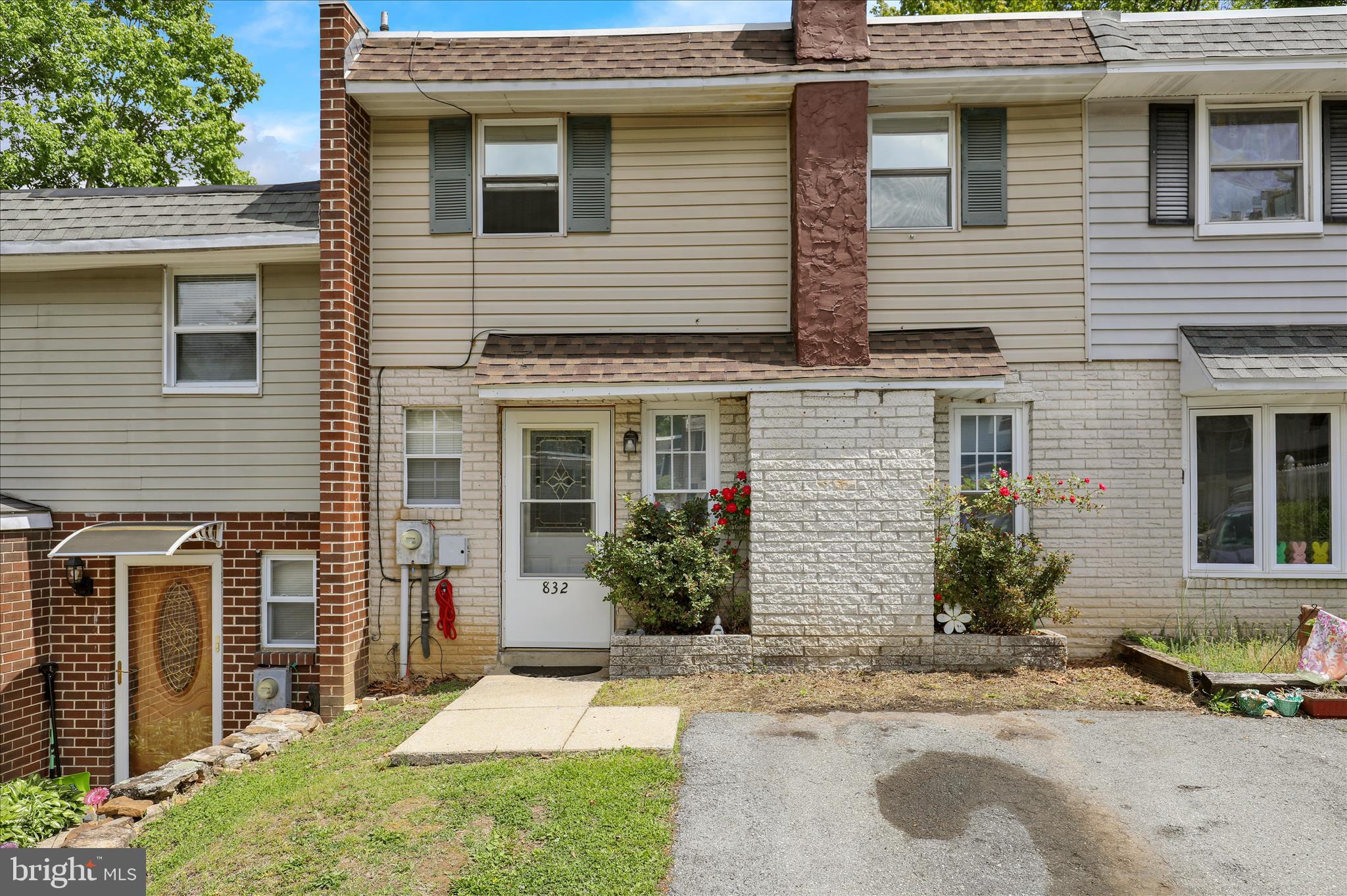 832 POSSUM LANE