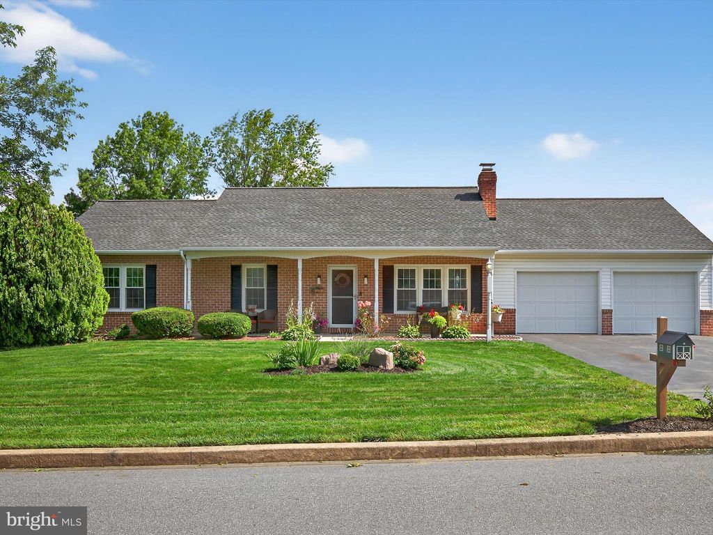 Photo of 27 Diane Avenue, LITITZ, PA 17543 (MLS # PALA2072040)