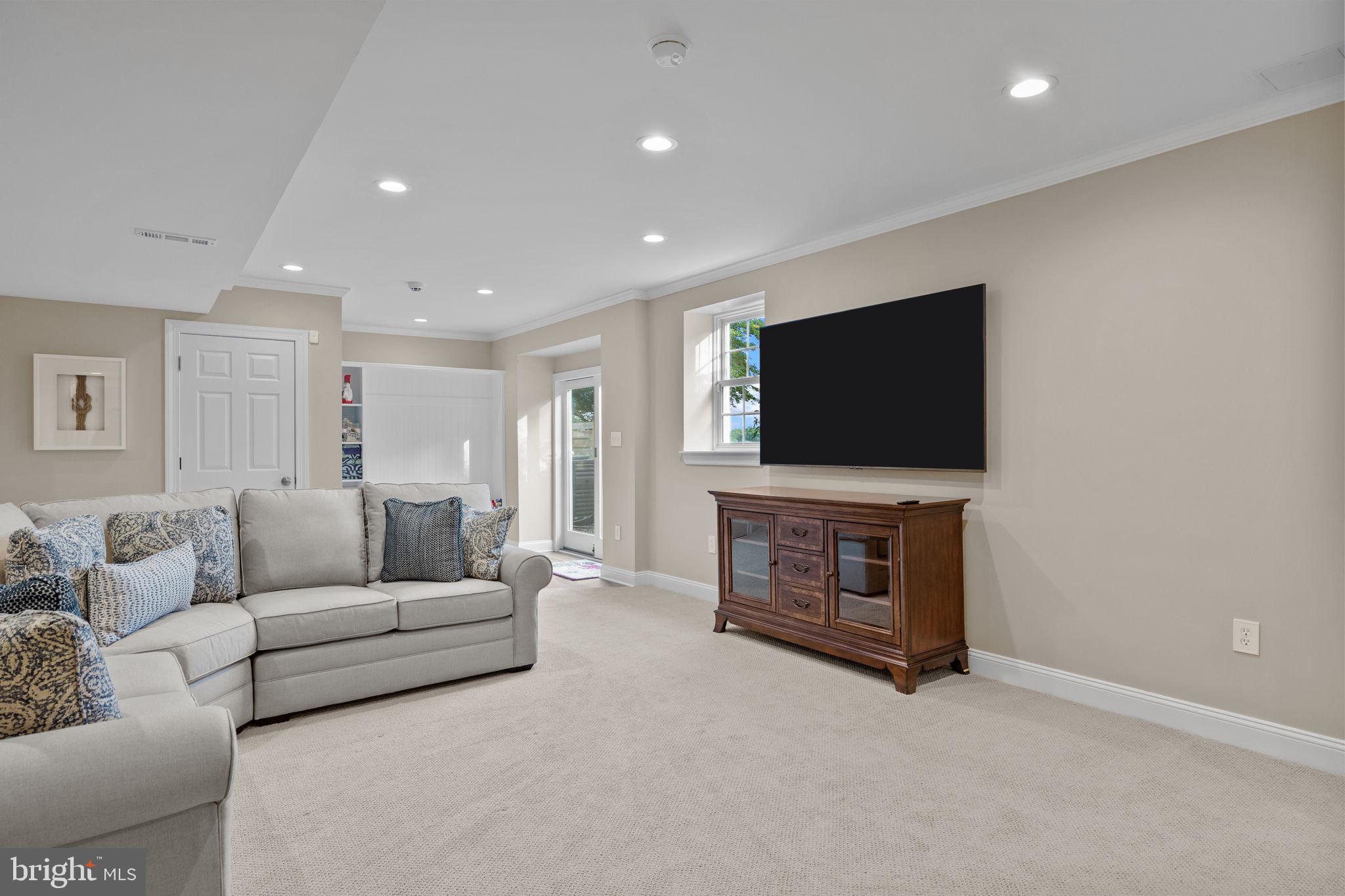 FOX HUNT ESTS - Residential