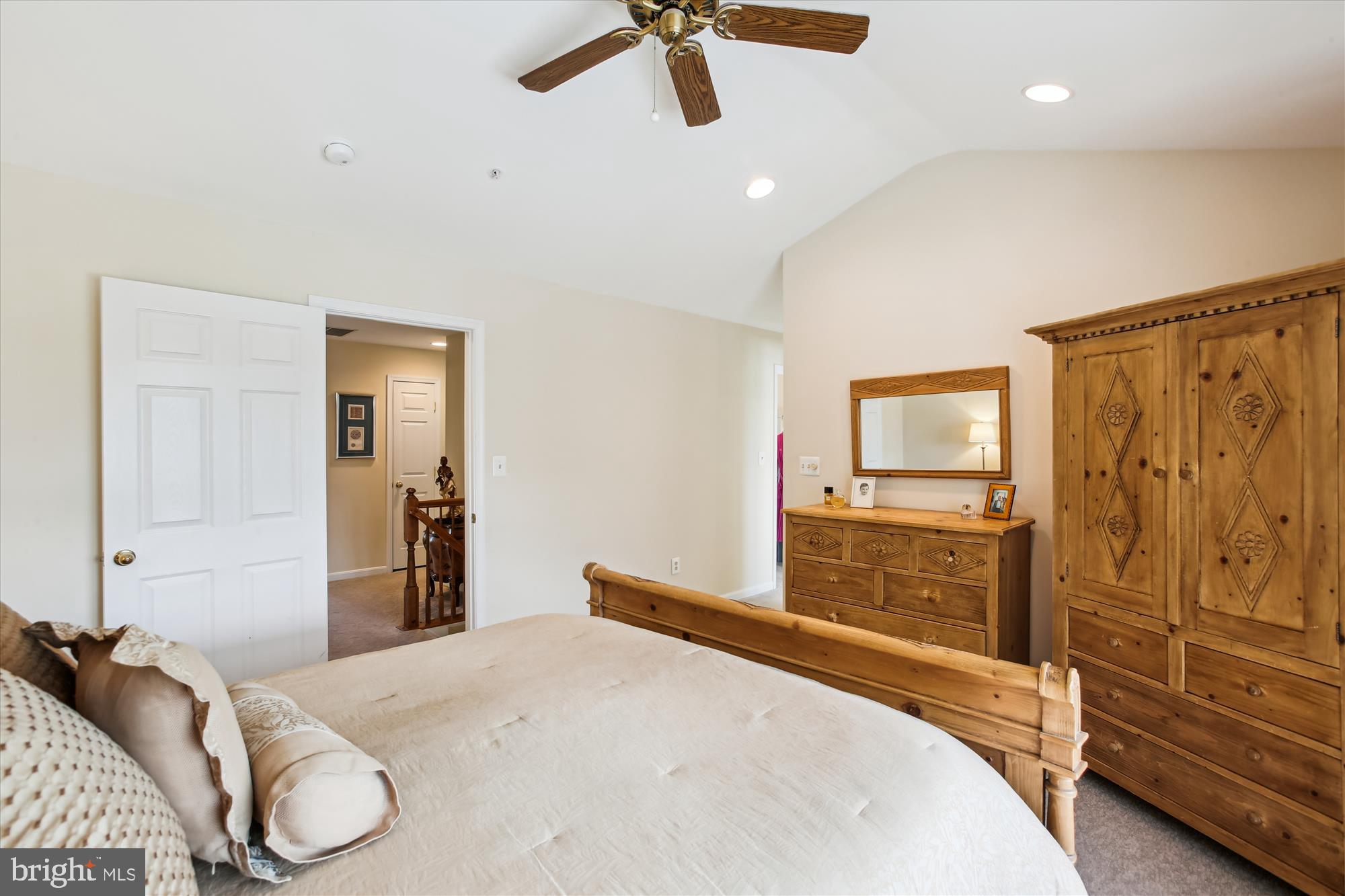 ROSE HILL FALLS - Residential