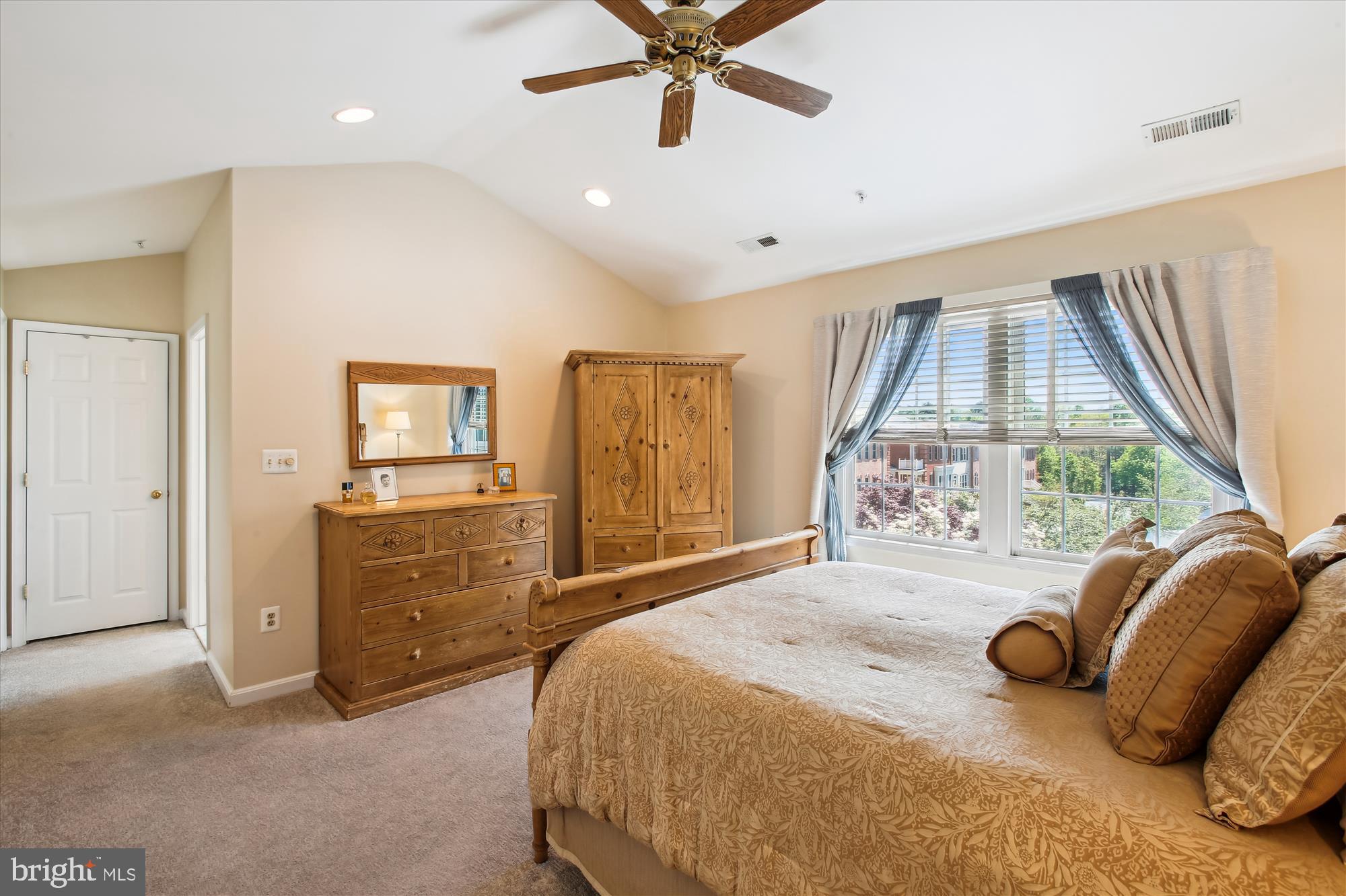 ROSE HILL FALLS - Residential