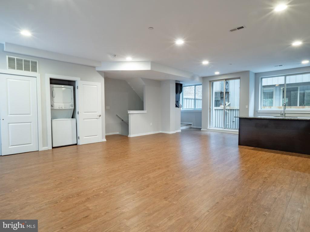 SPRING ARTS - Residential Lease