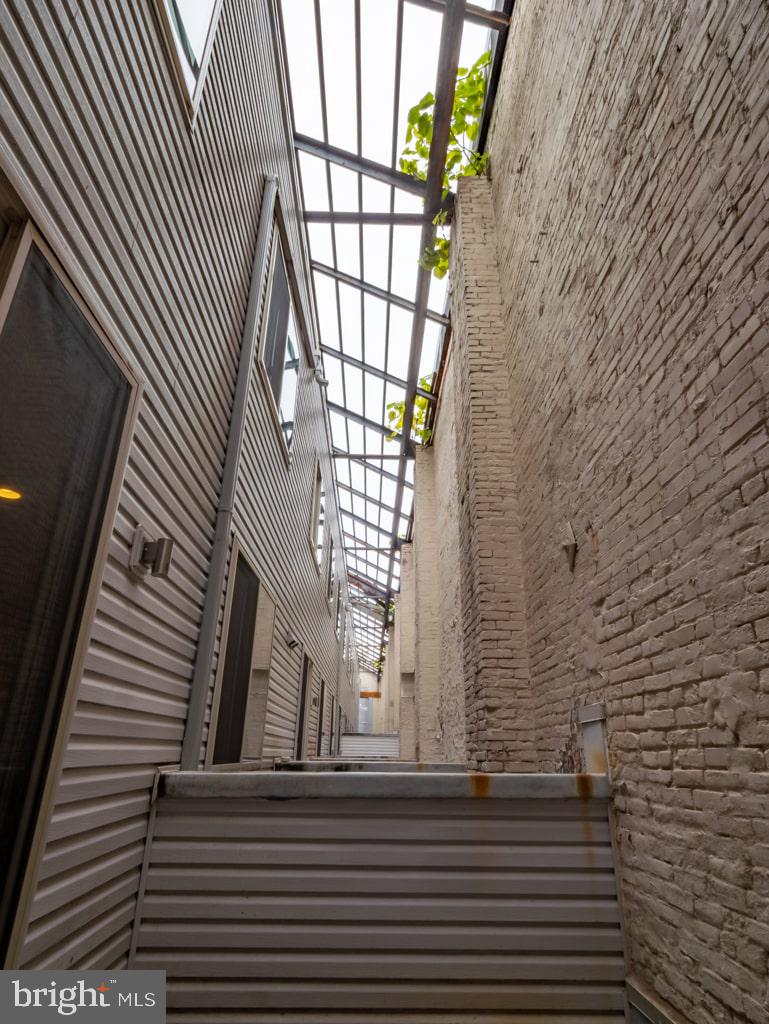 SPRING ARTS - Residential Lease