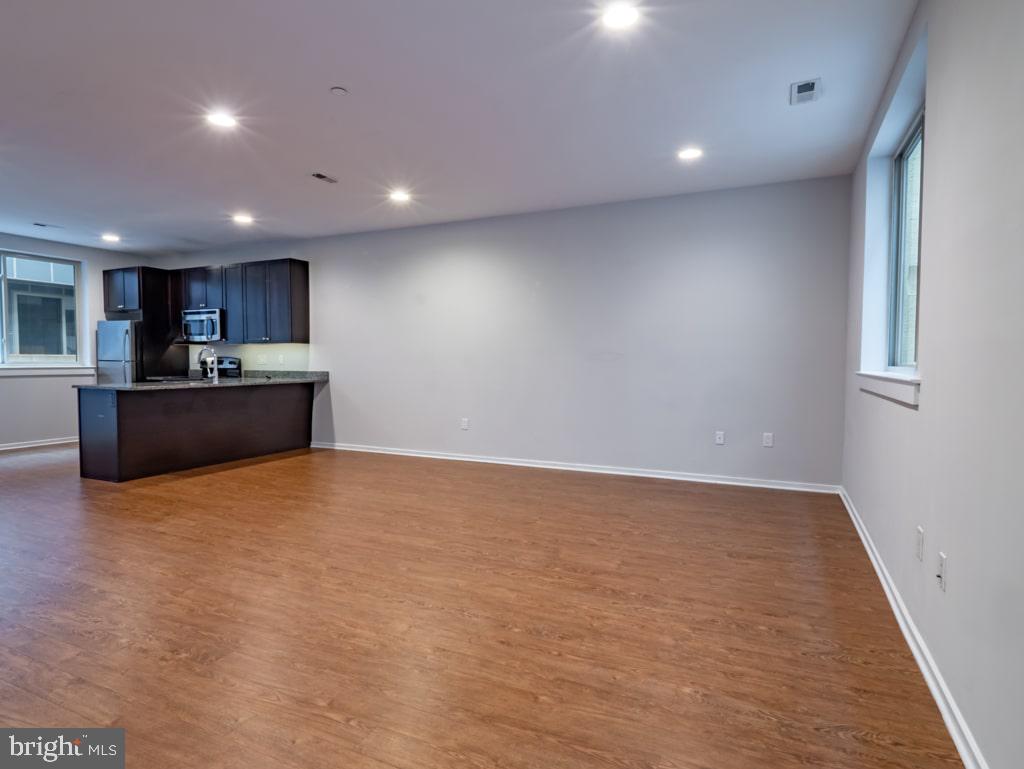 SPRING ARTS - Residential Lease