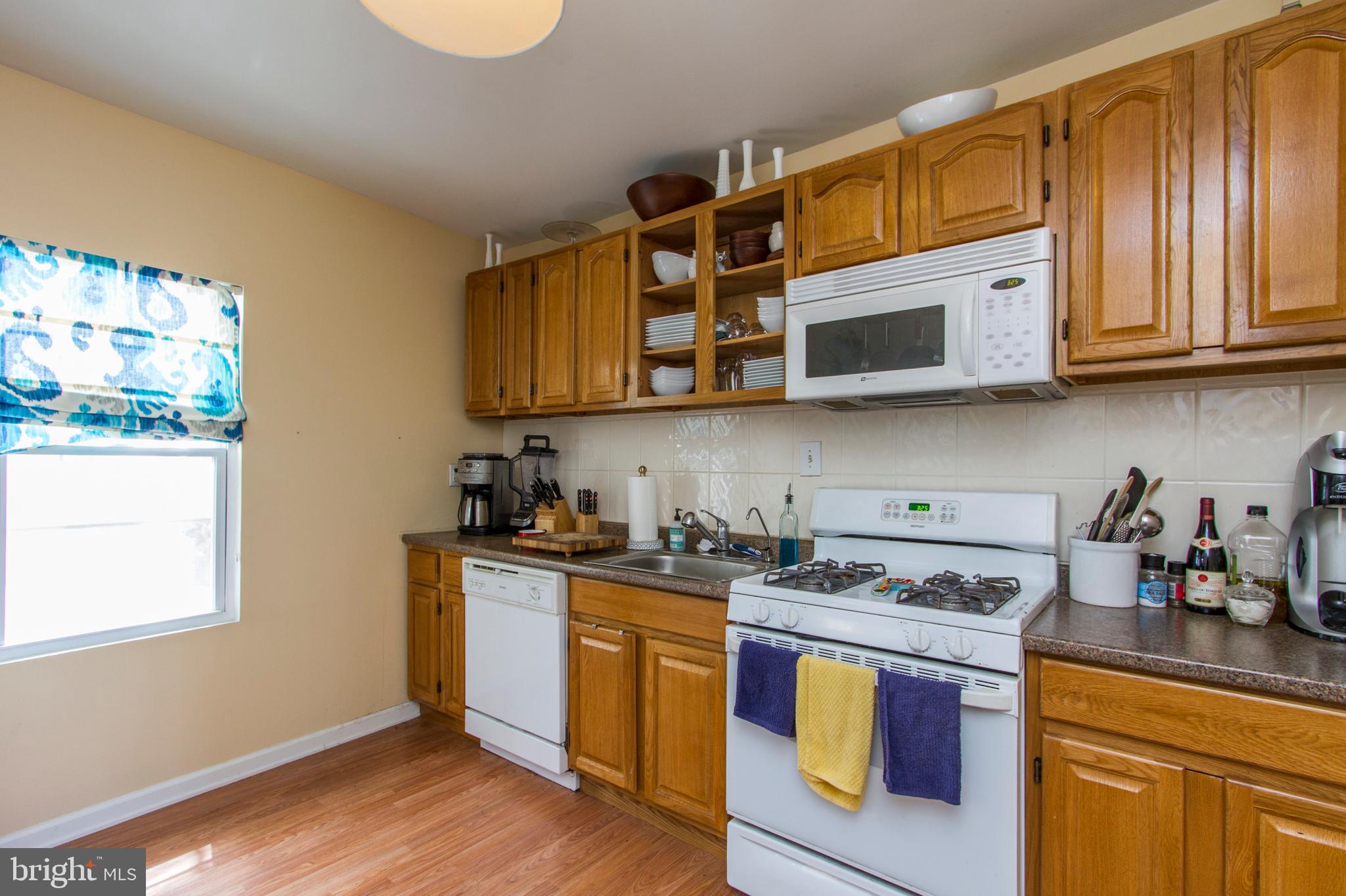 QUEEN VILLAGE - Residential