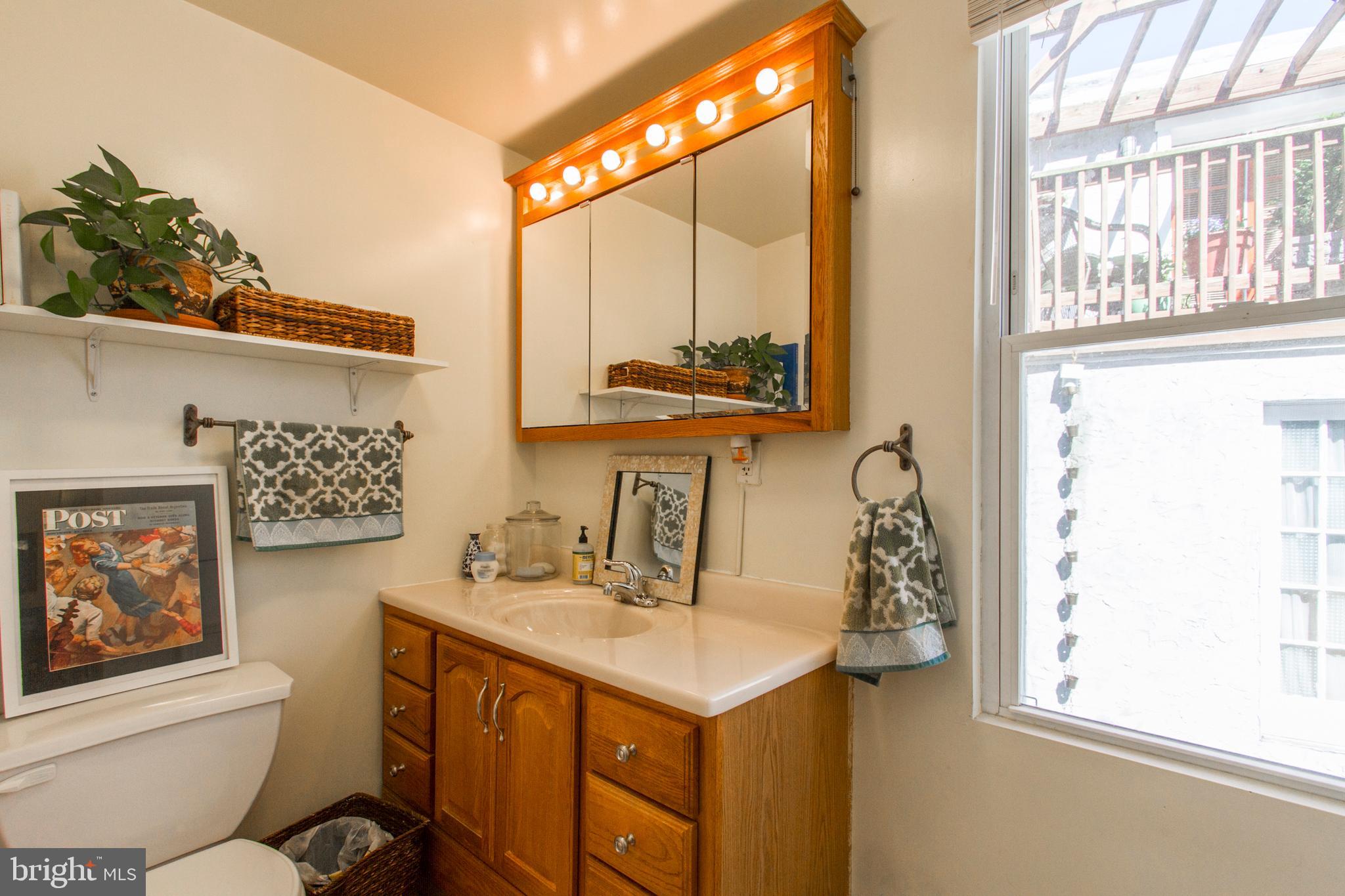 QUEEN VILLAGE - Residential