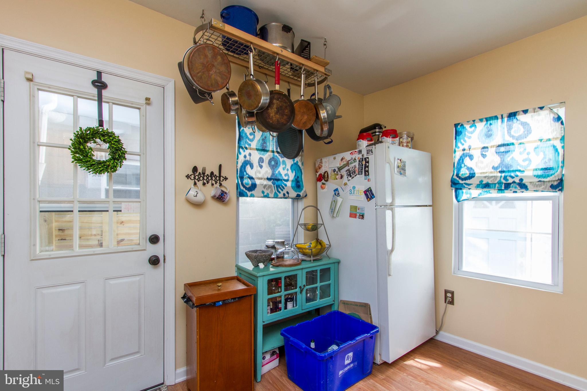 QUEEN VILLAGE - Residential