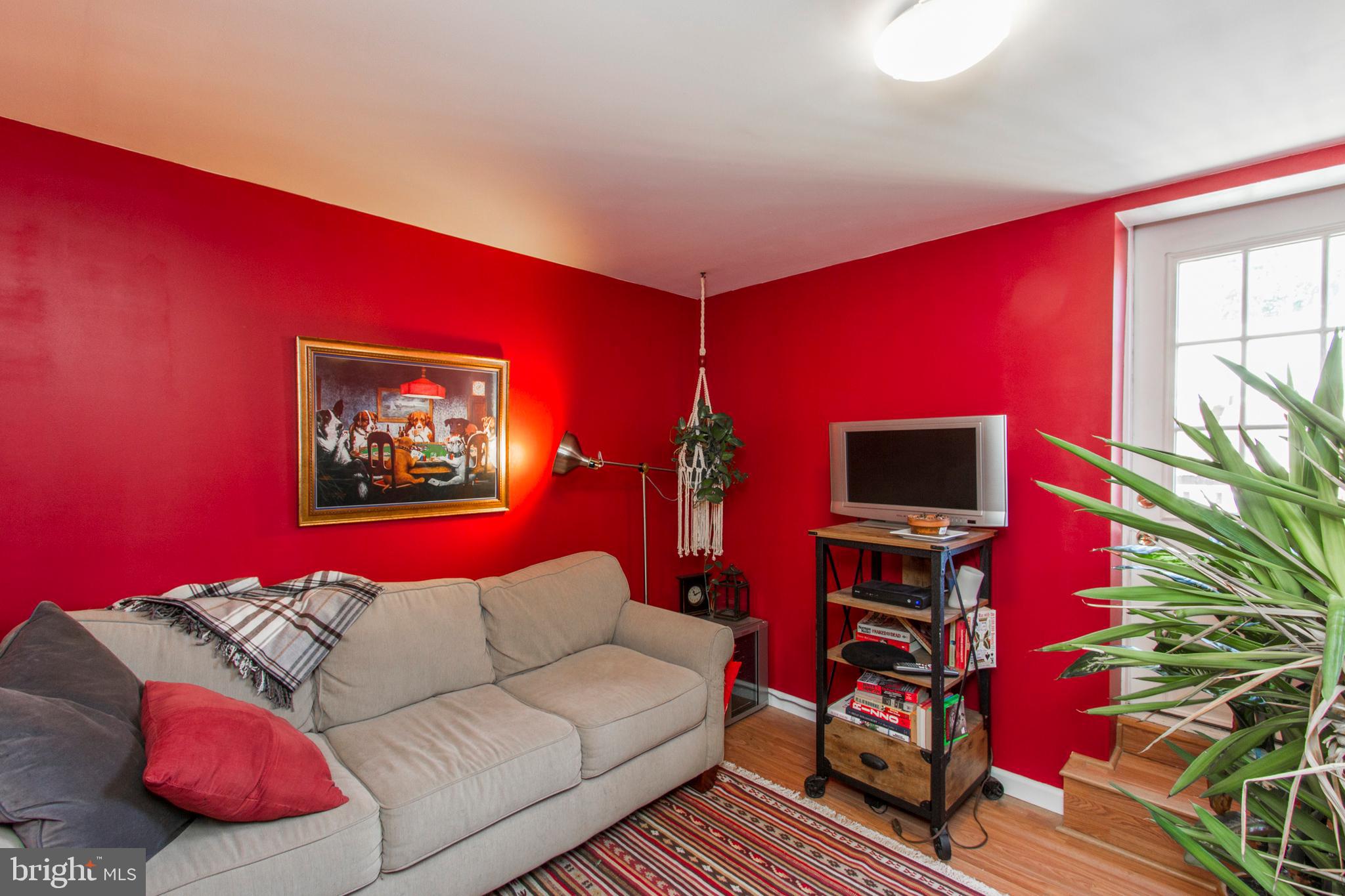 QUEEN VILLAGE - Residential