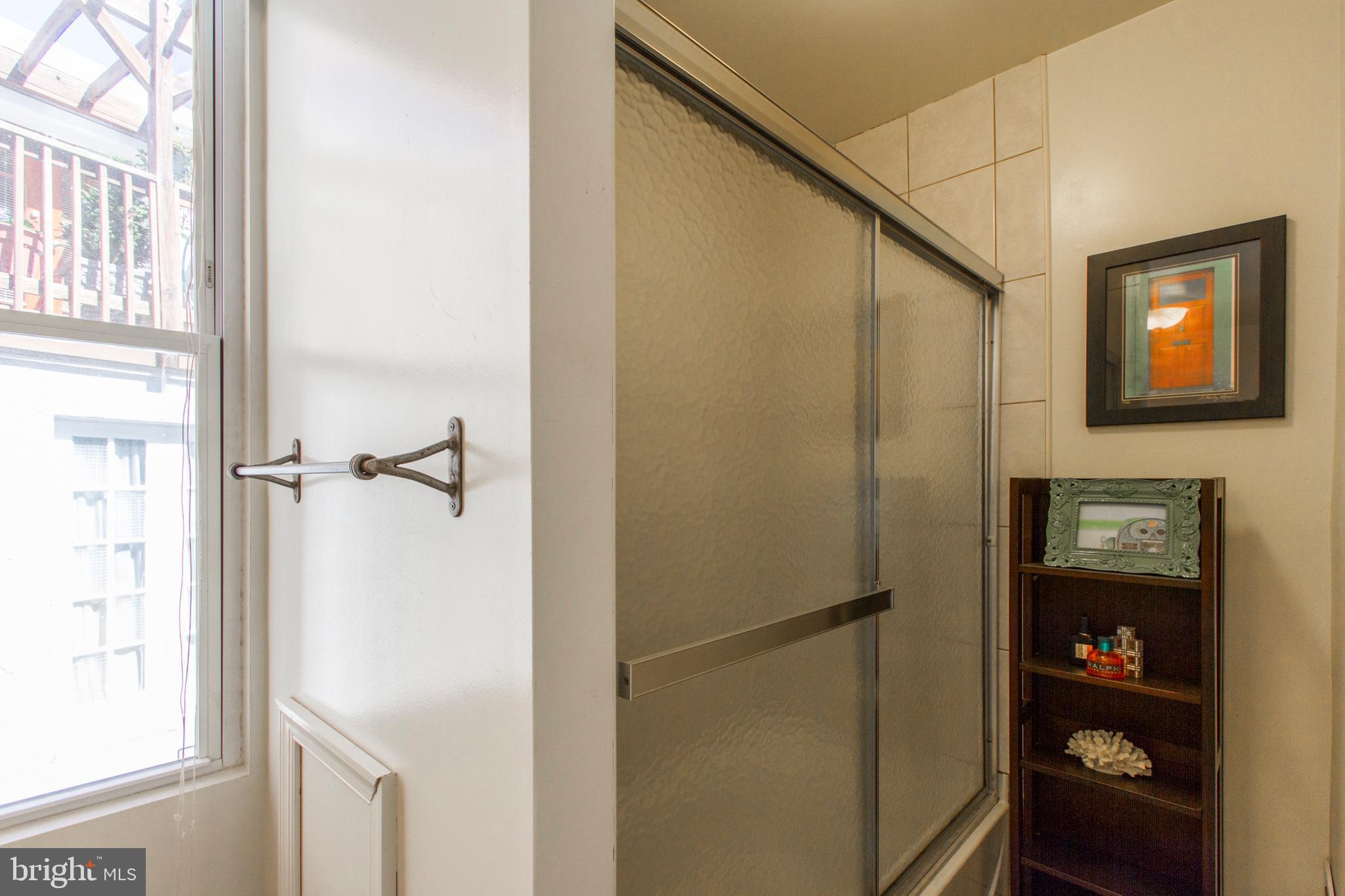 QUEEN VILLAGE - Residential