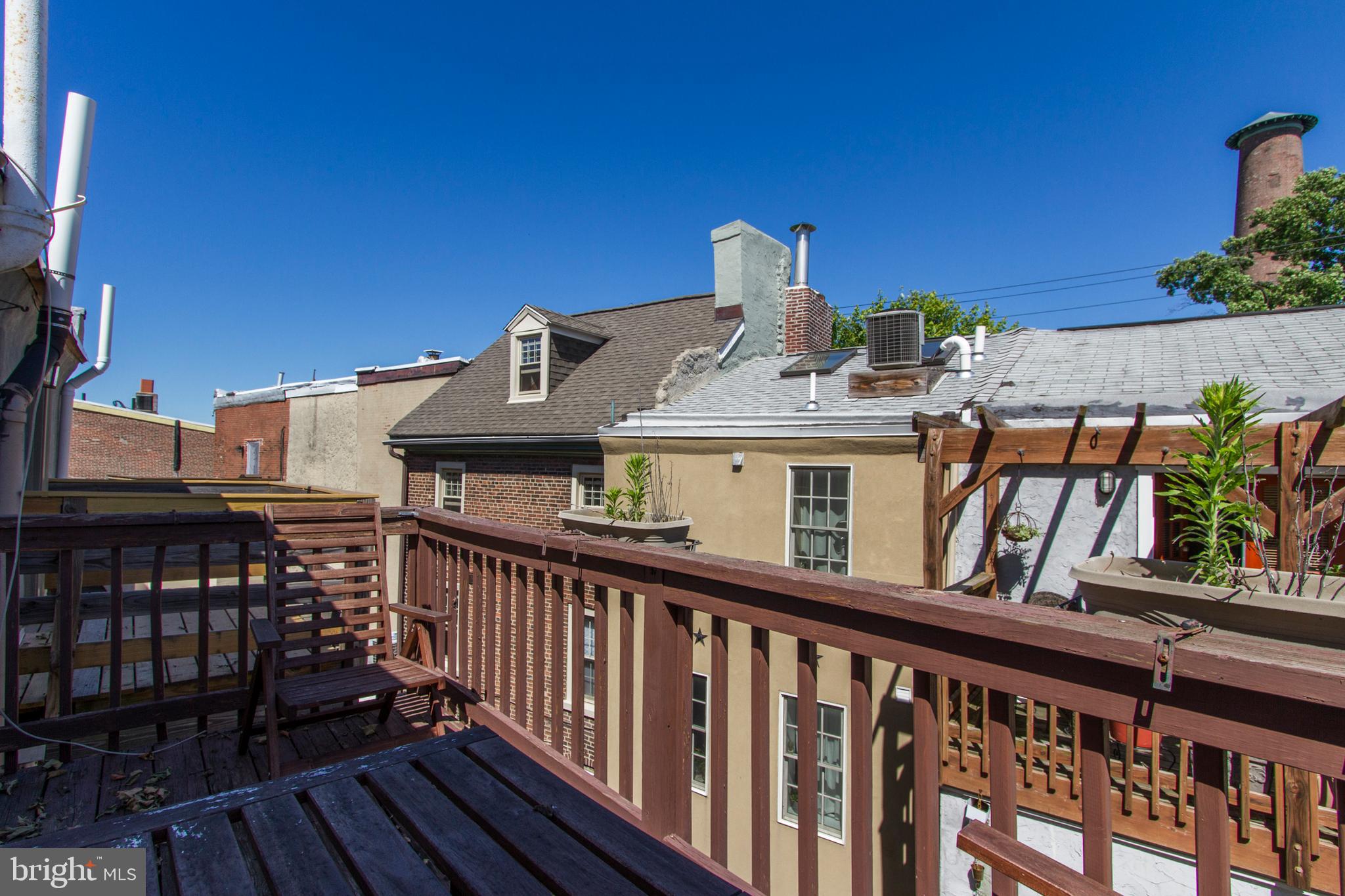 QUEEN VILLAGE - Residential