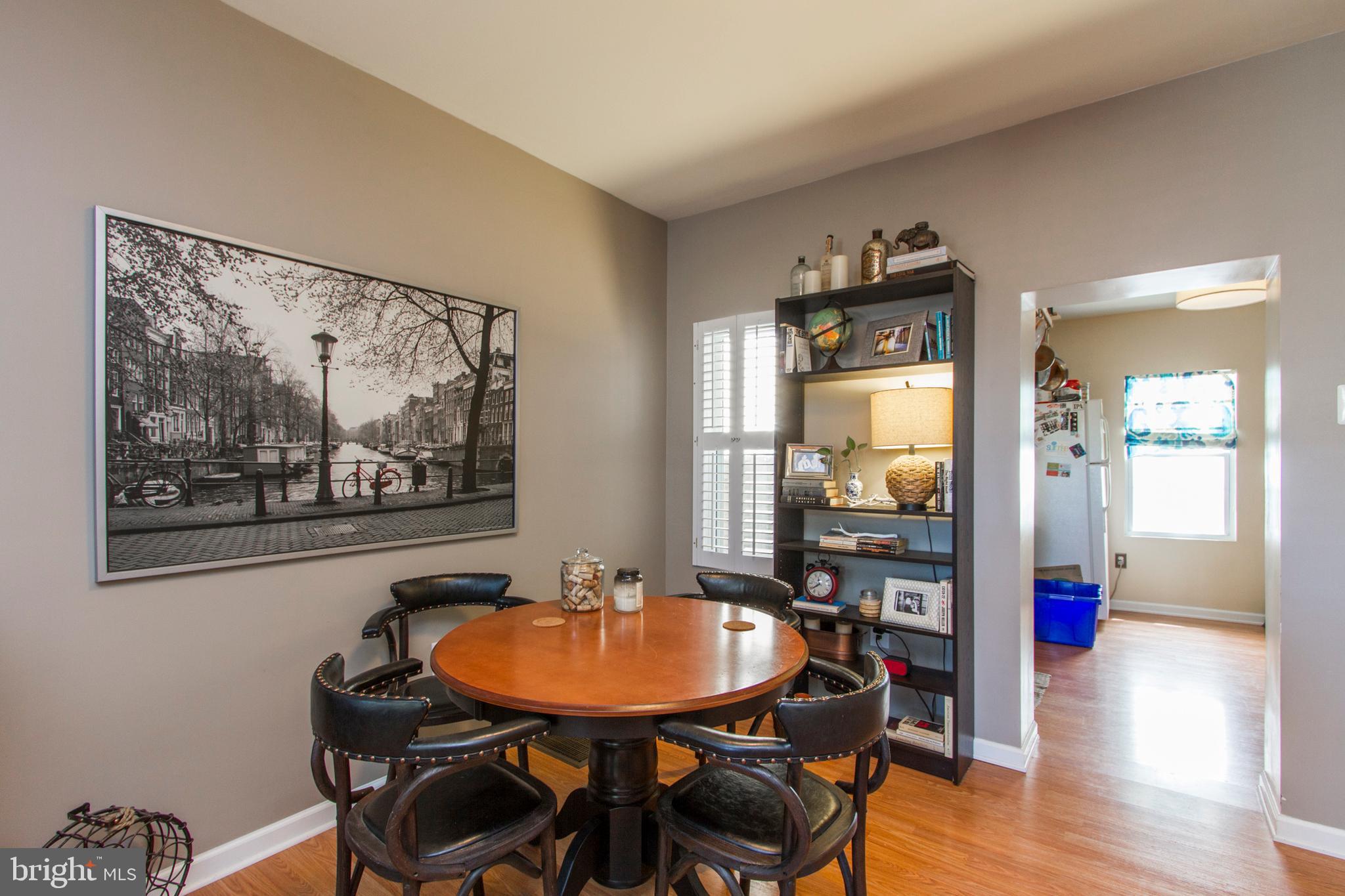 QUEEN VILLAGE - Residential