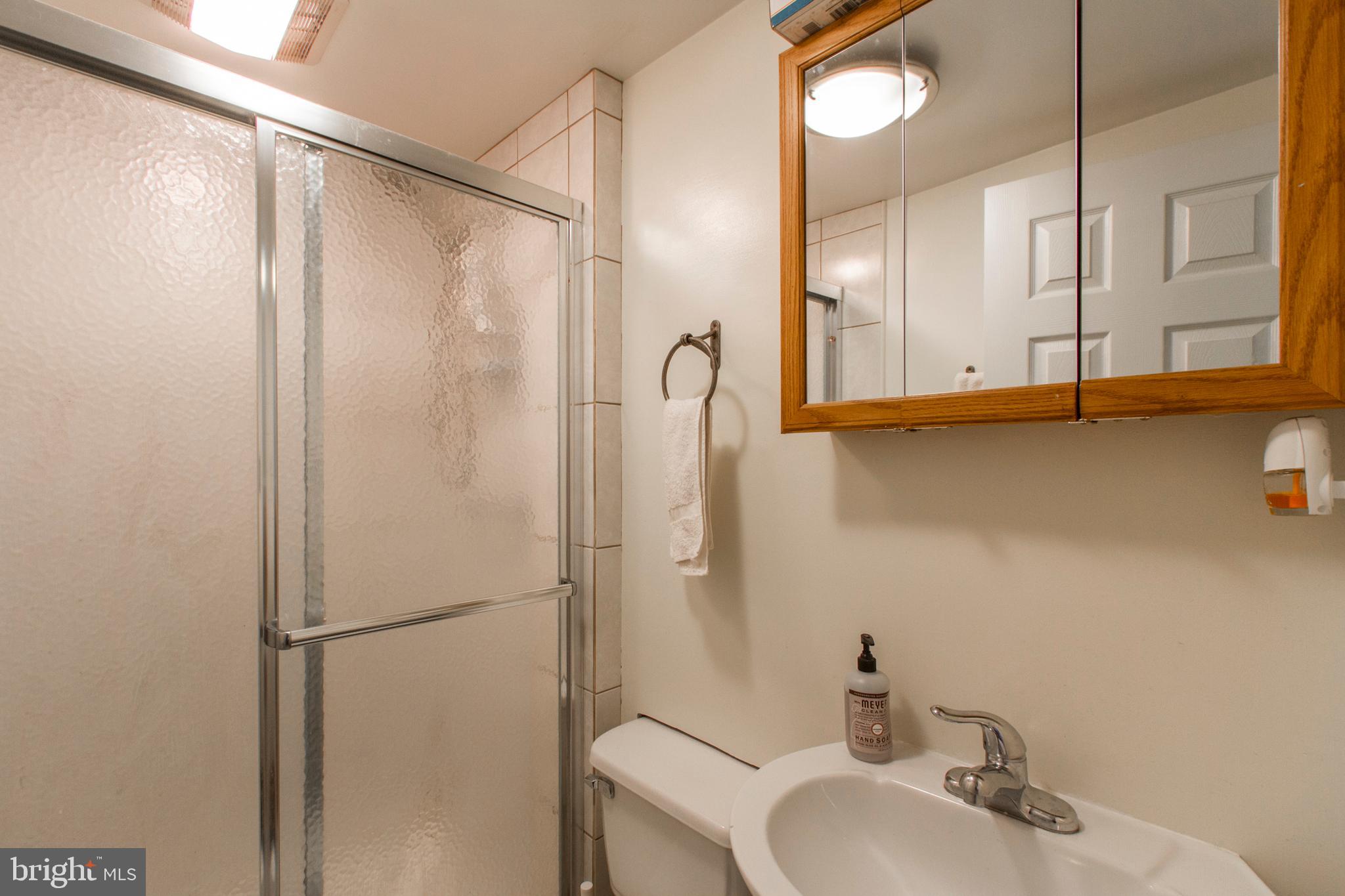 QUEEN VILLAGE - Residential