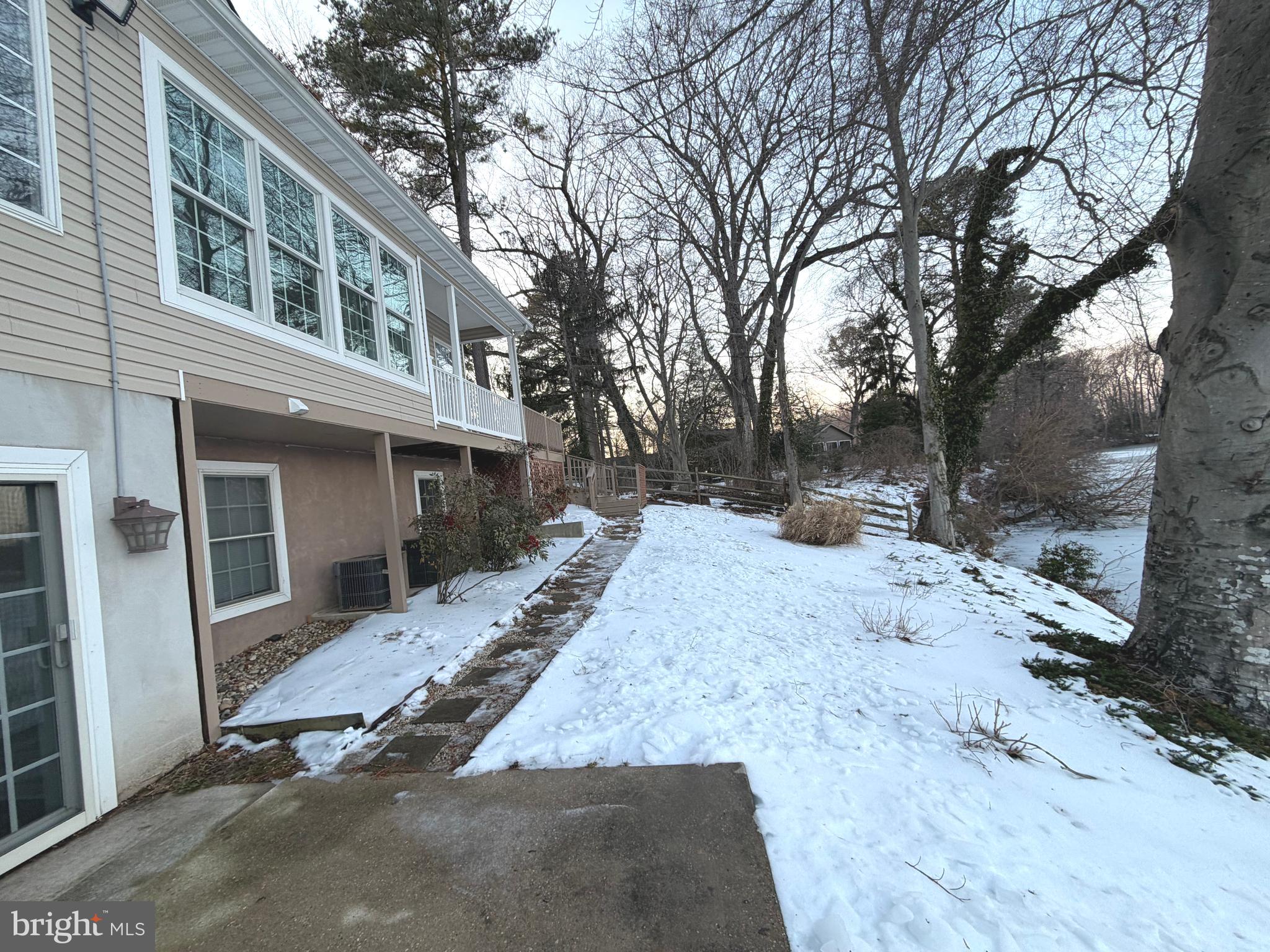 MOORES LAKE - Residential