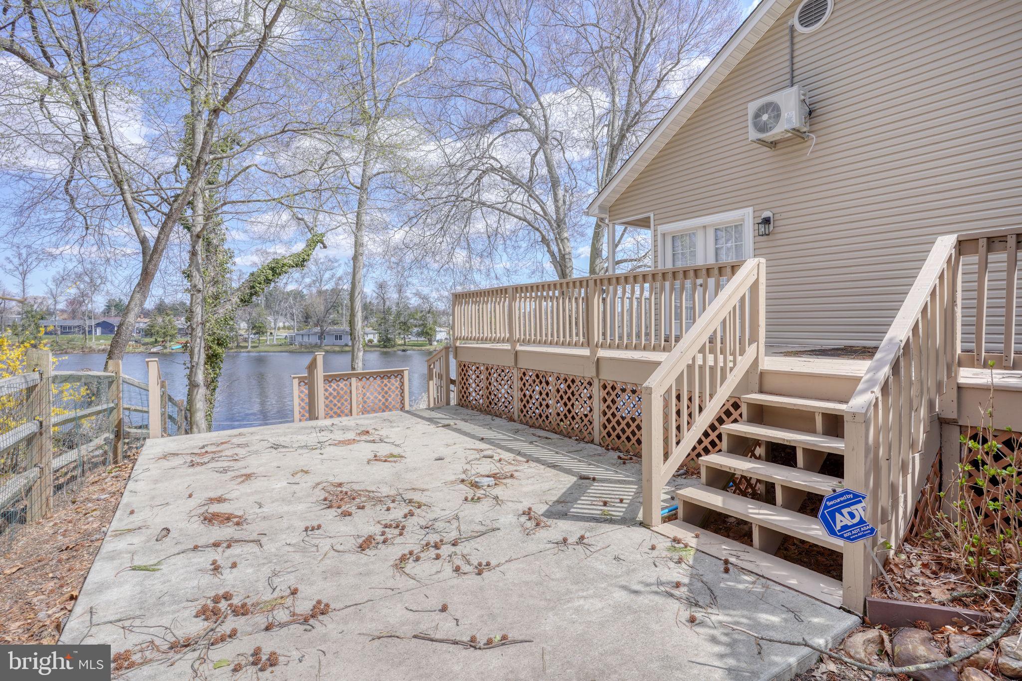 MOORES LAKE - Residential