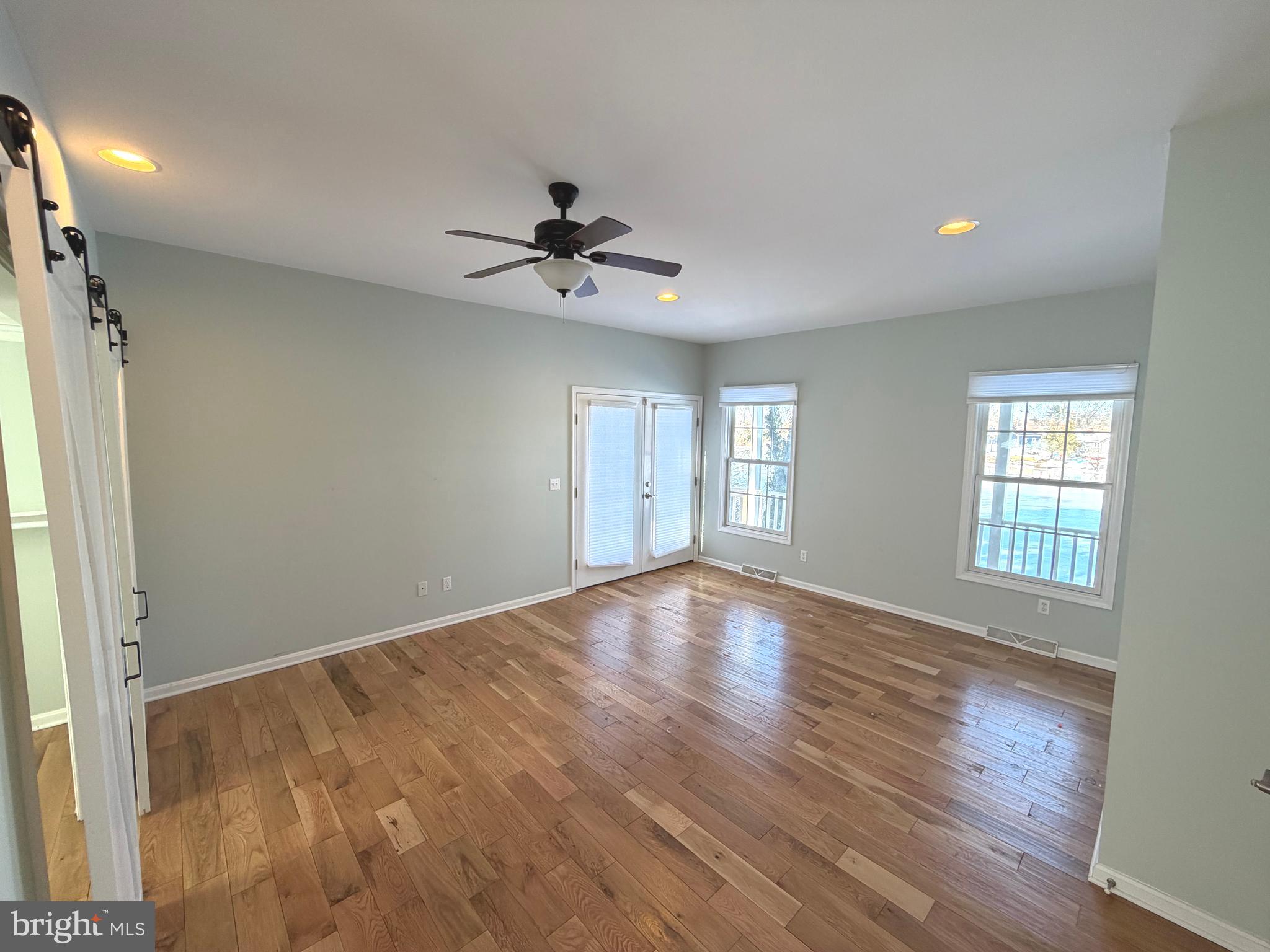 MOORES LAKE - Residential