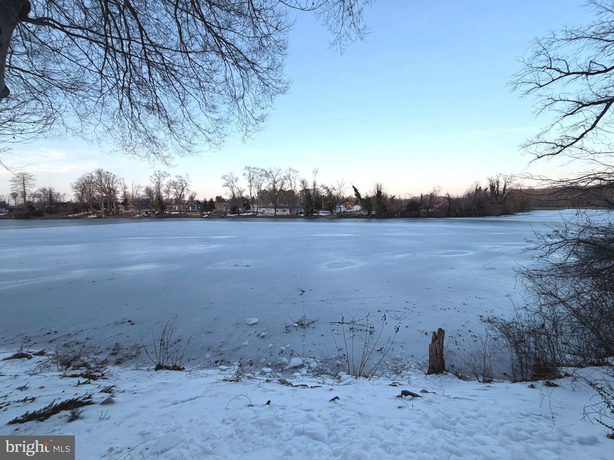 MOORES LAKE - Residential