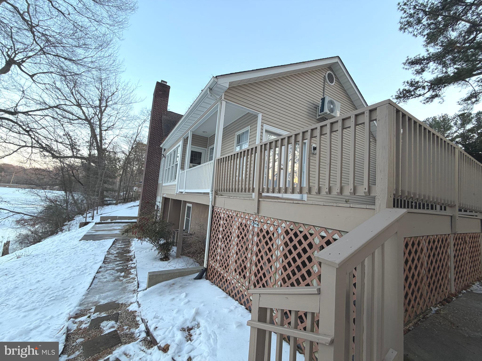 MOORES LAKE - Residential