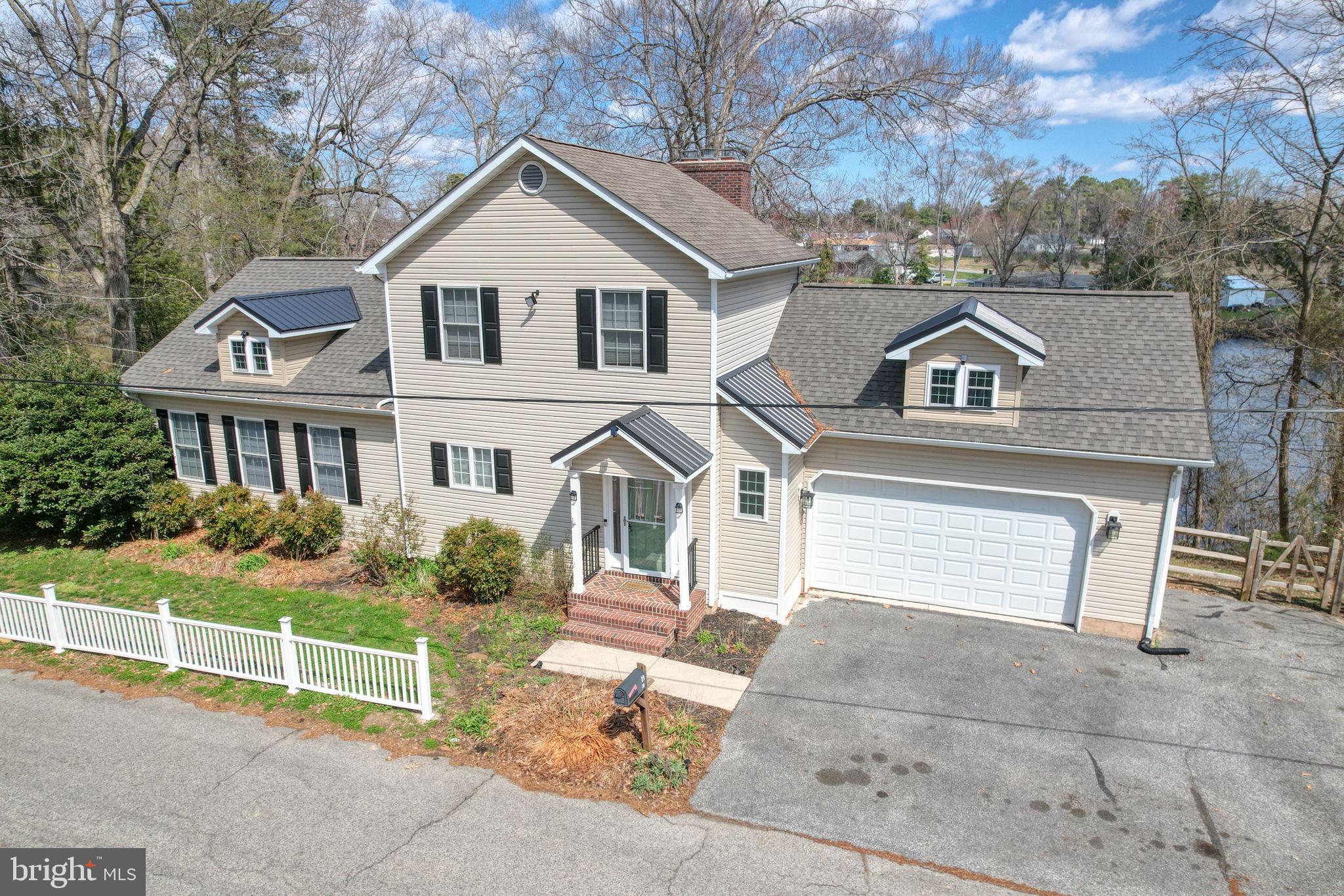 MOORES LAKE - Residential