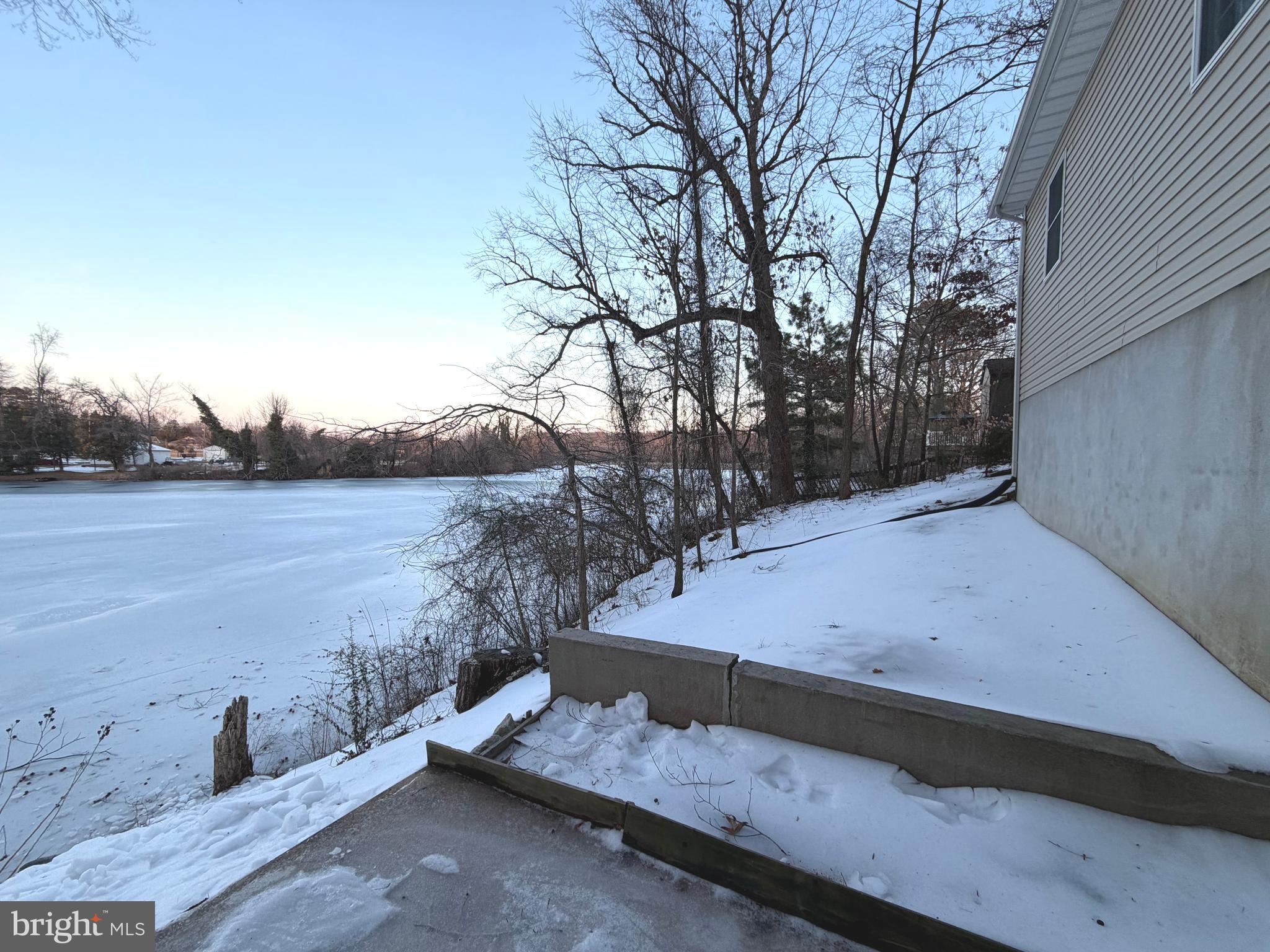 MOORES LAKE - Residential