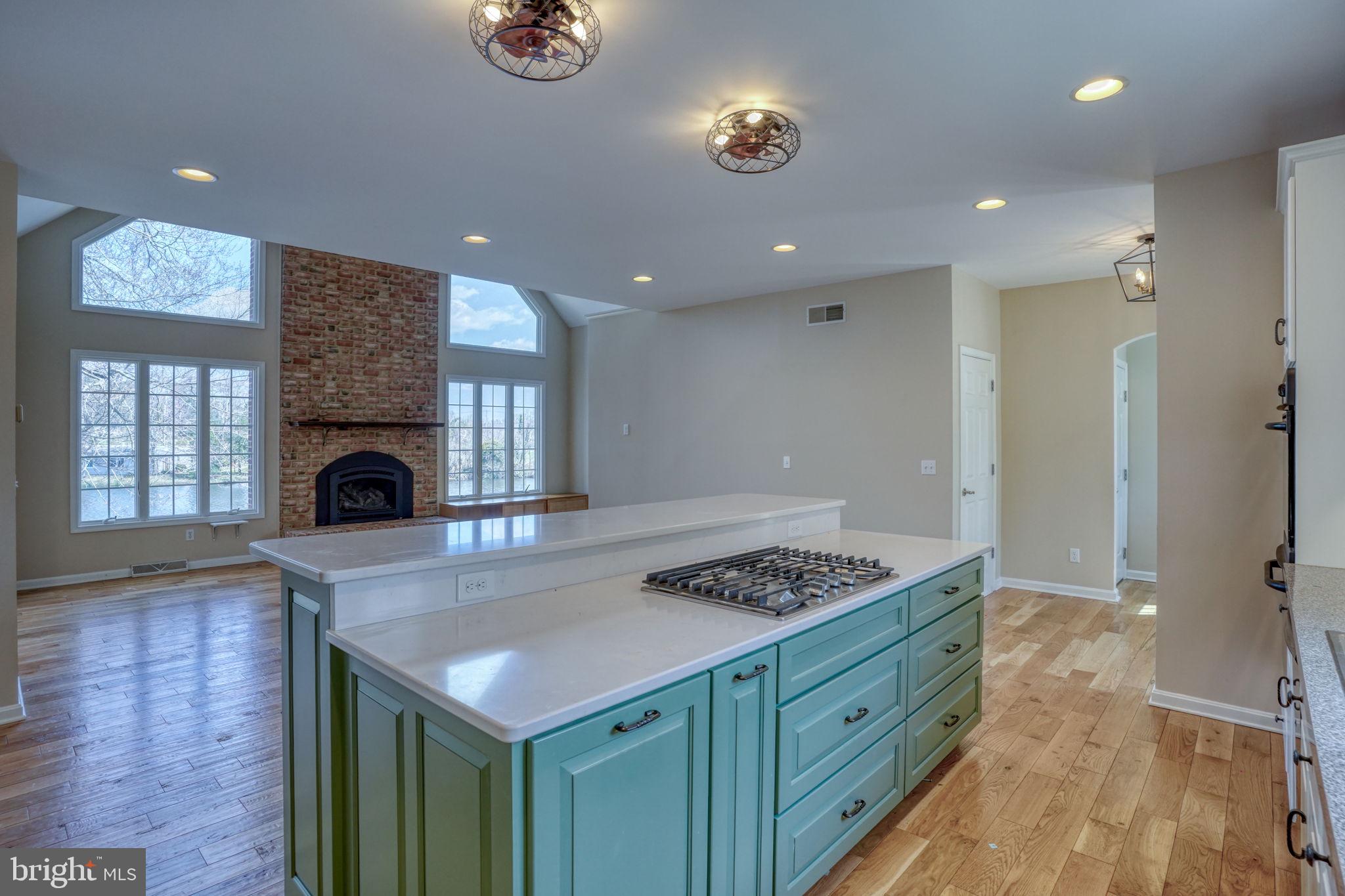 MOORES LAKE - Residential