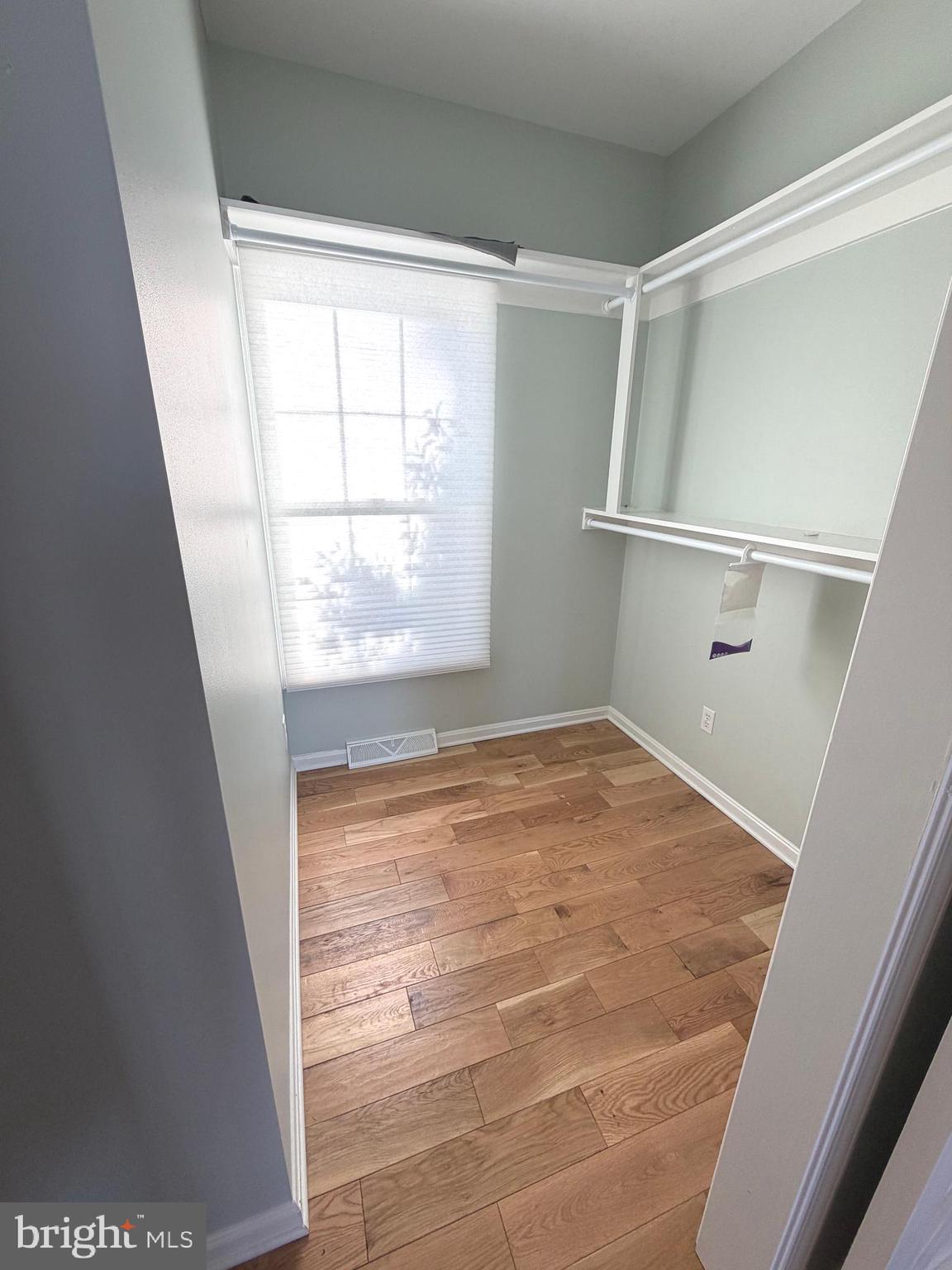 MOORES LAKE - Residential