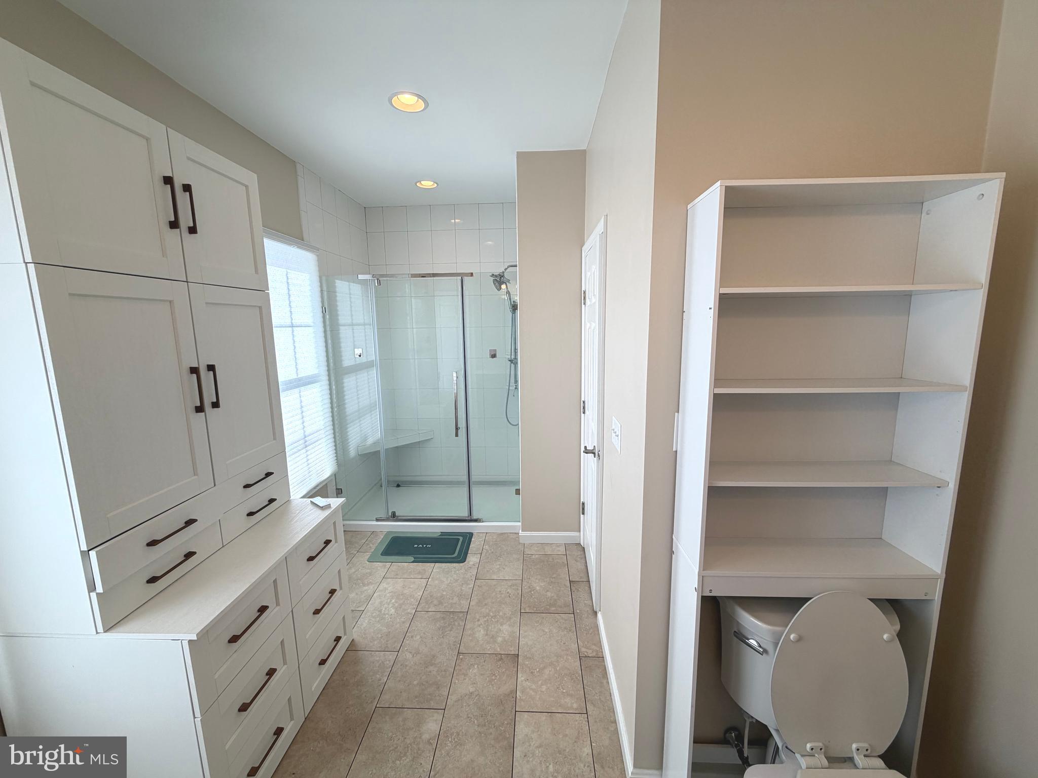 MOORES LAKE - Residential