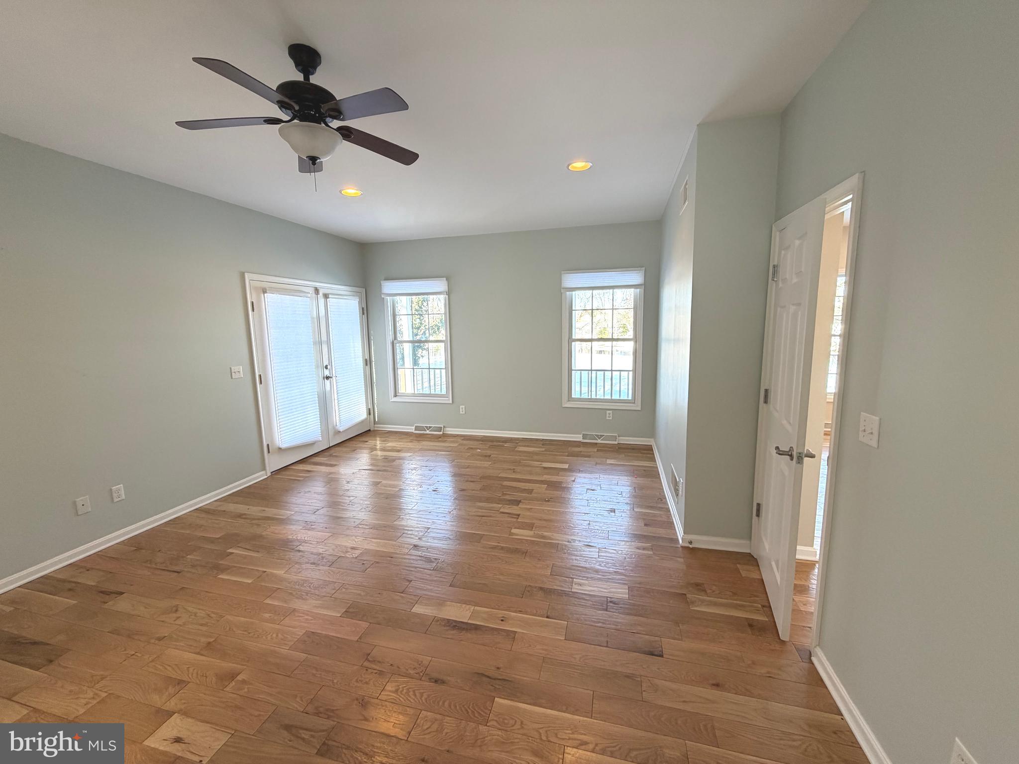 MOORES LAKE - Residential