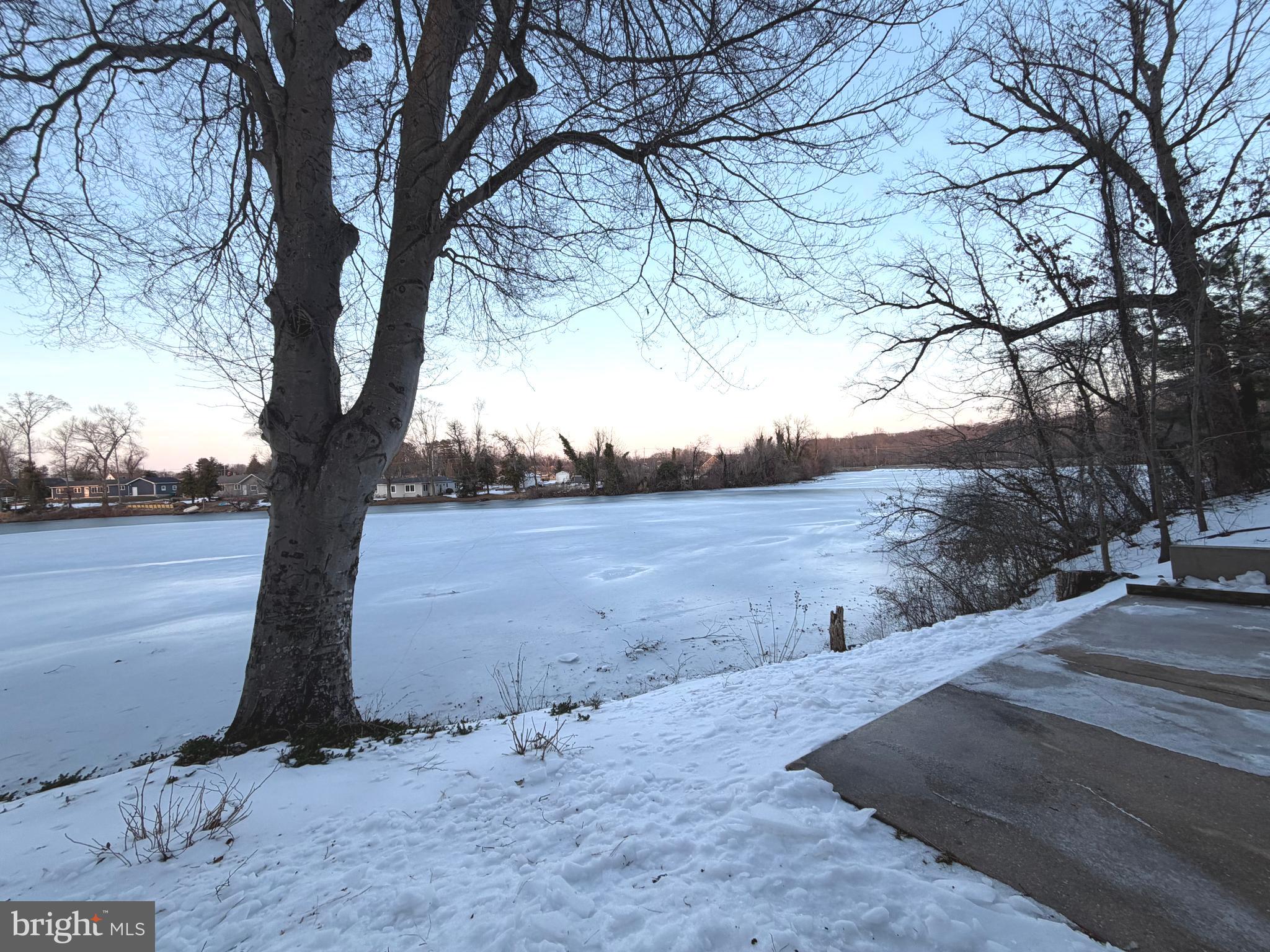 MOORES LAKE - Residential