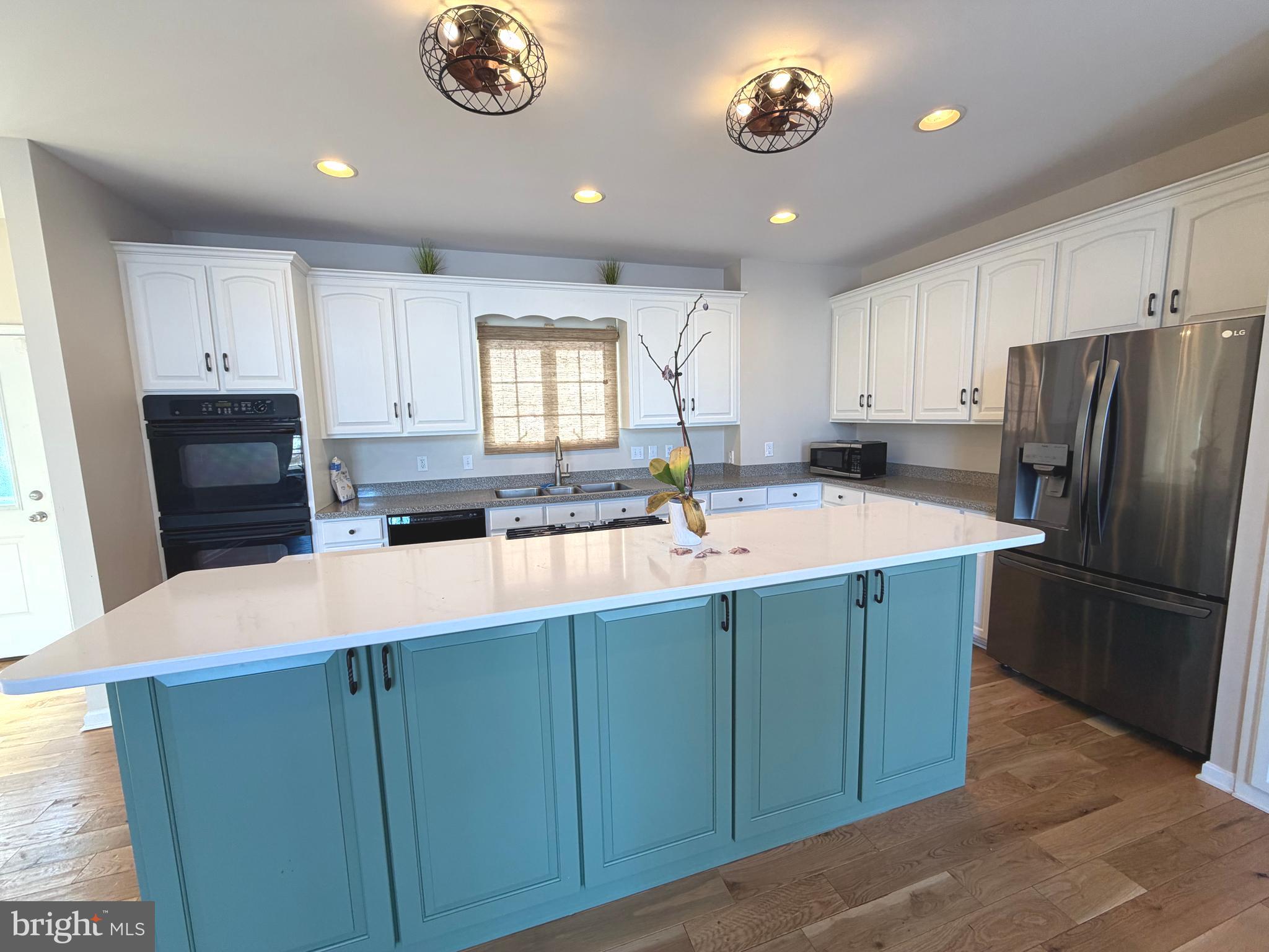 MOORES LAKE - Residential