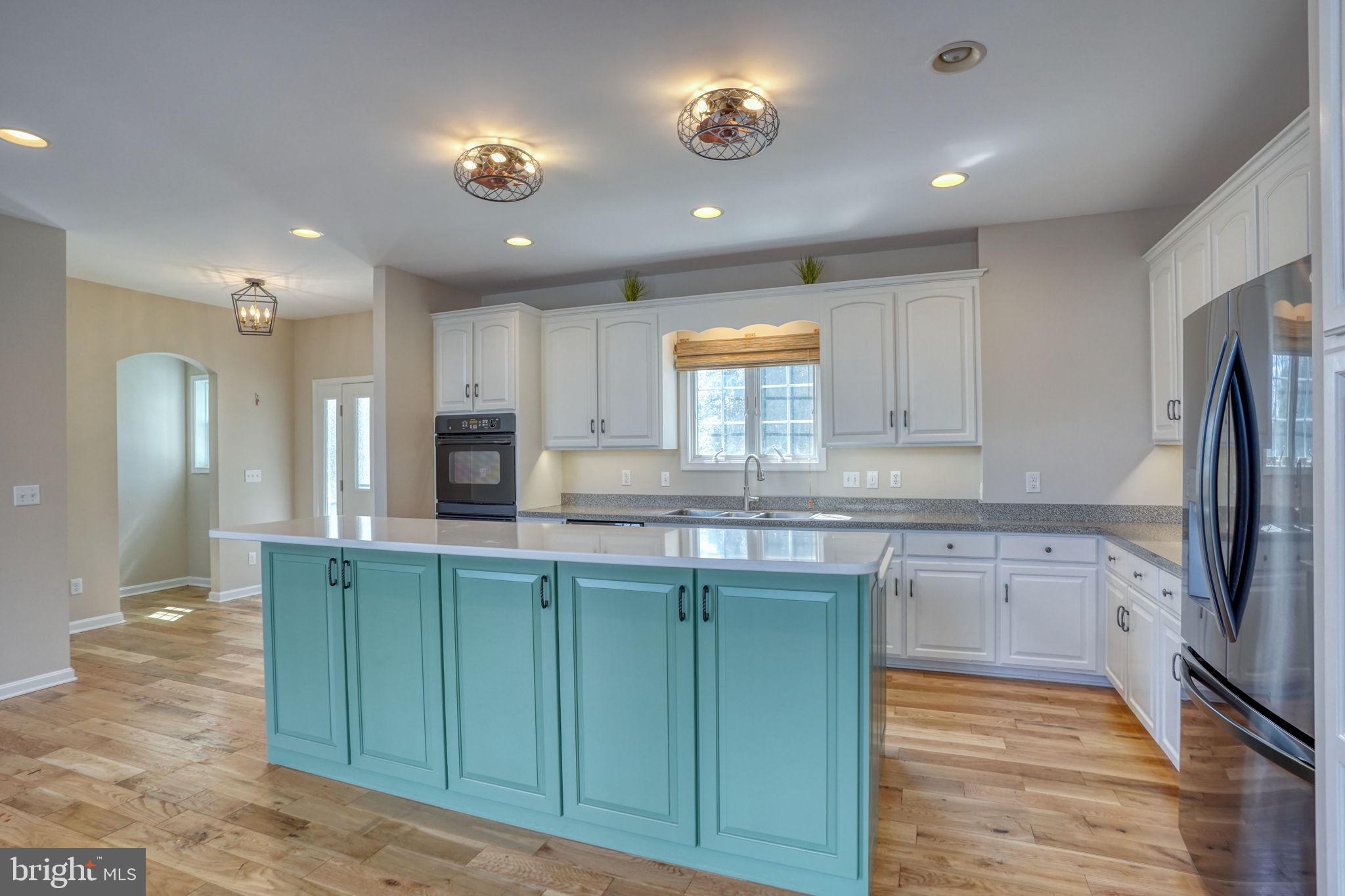 MOORES LAKE - Residential