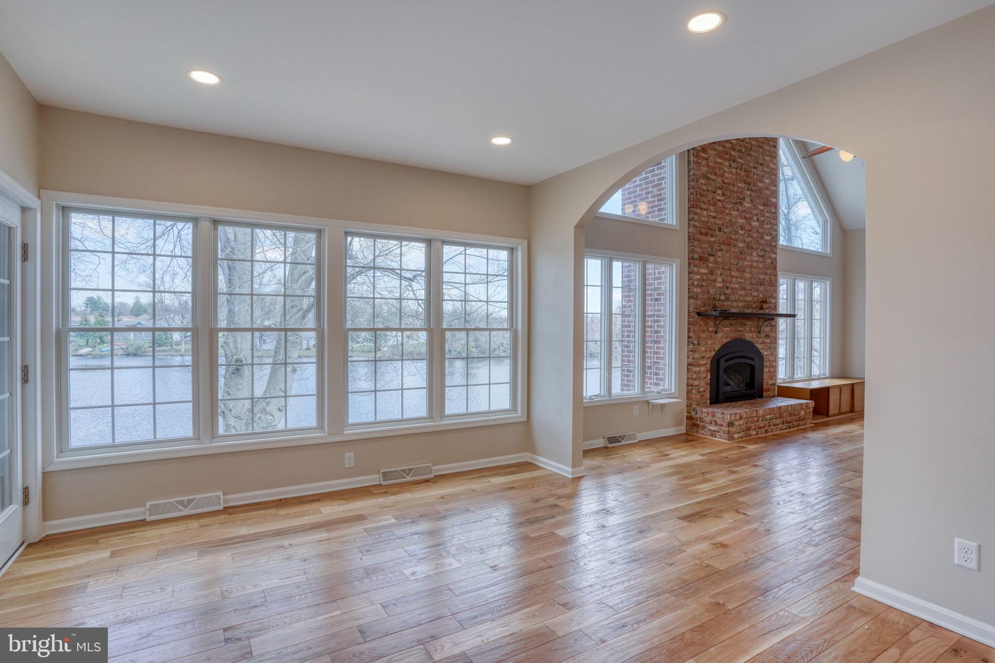 MOORES LAKE - Residential